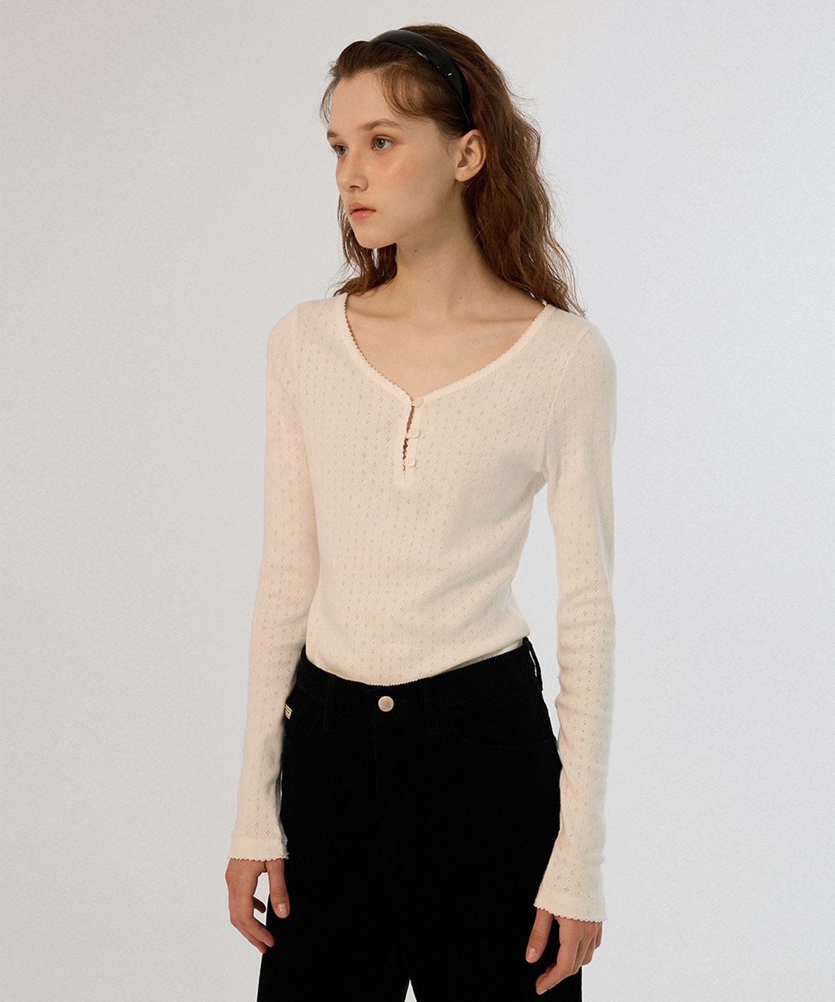 썸웨어버터(SOMEWHEREBUTTER) Lace Button Long Top - Ivory