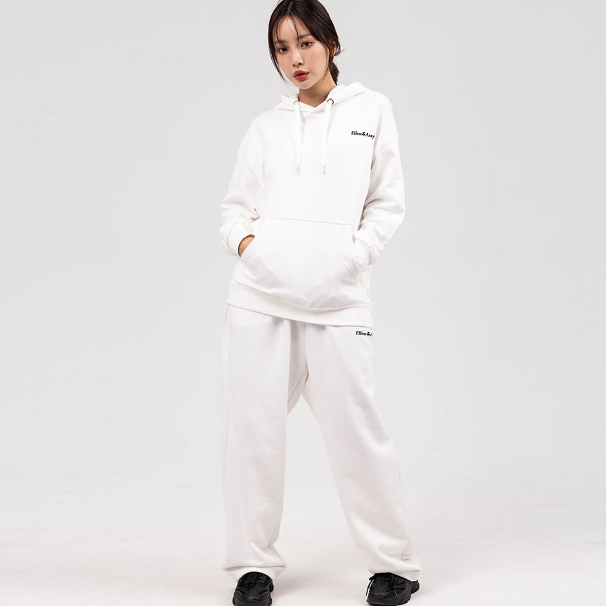 엘런아시(ELLENASSY) 로고 후드 와이드 트레이닝 세트
