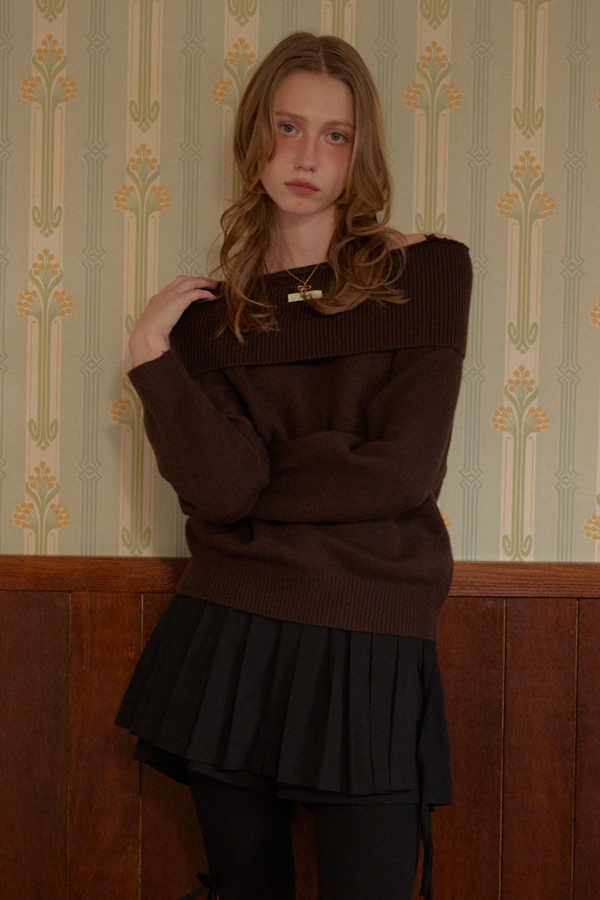 레터리(LETERIE) OFF-SHOULDER KNIT_BROWN