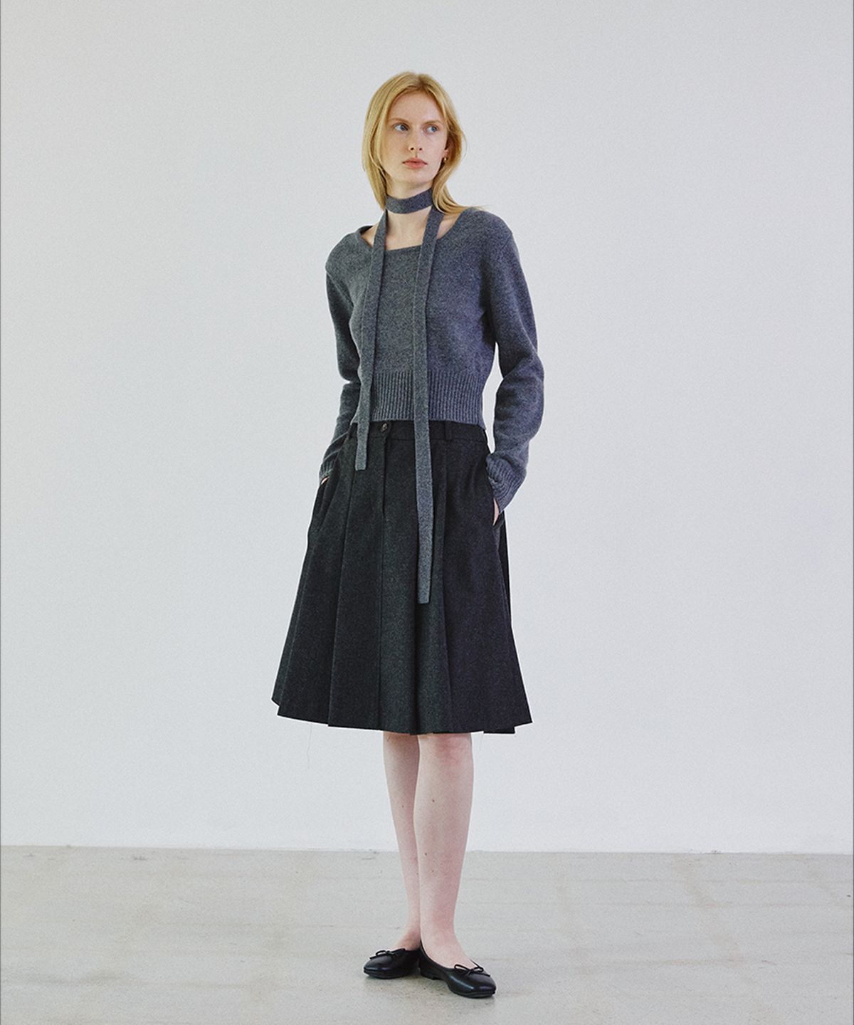 스텝어라운드(STEP AROUND) Pleats wool mid skirt_CHARCOAL