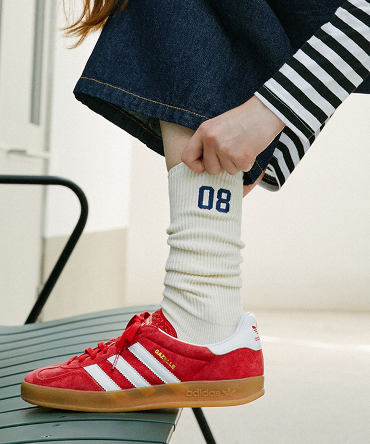 그린버터(GREENBUTTER) Needlework Mid-calf Socks (Navy)