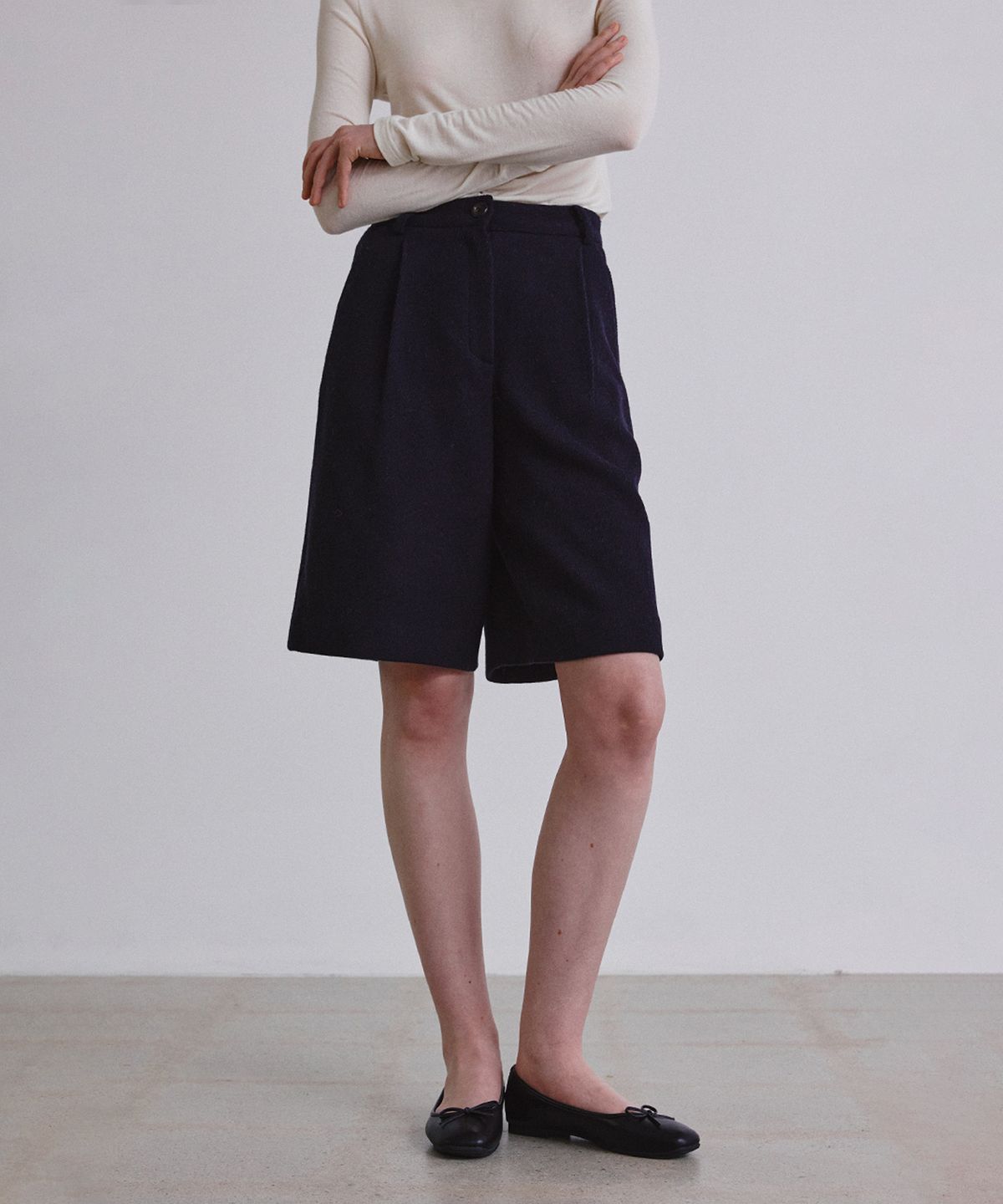 스텝어라운드(STEP AROUND) Wool twill bermuda pants_NAVY