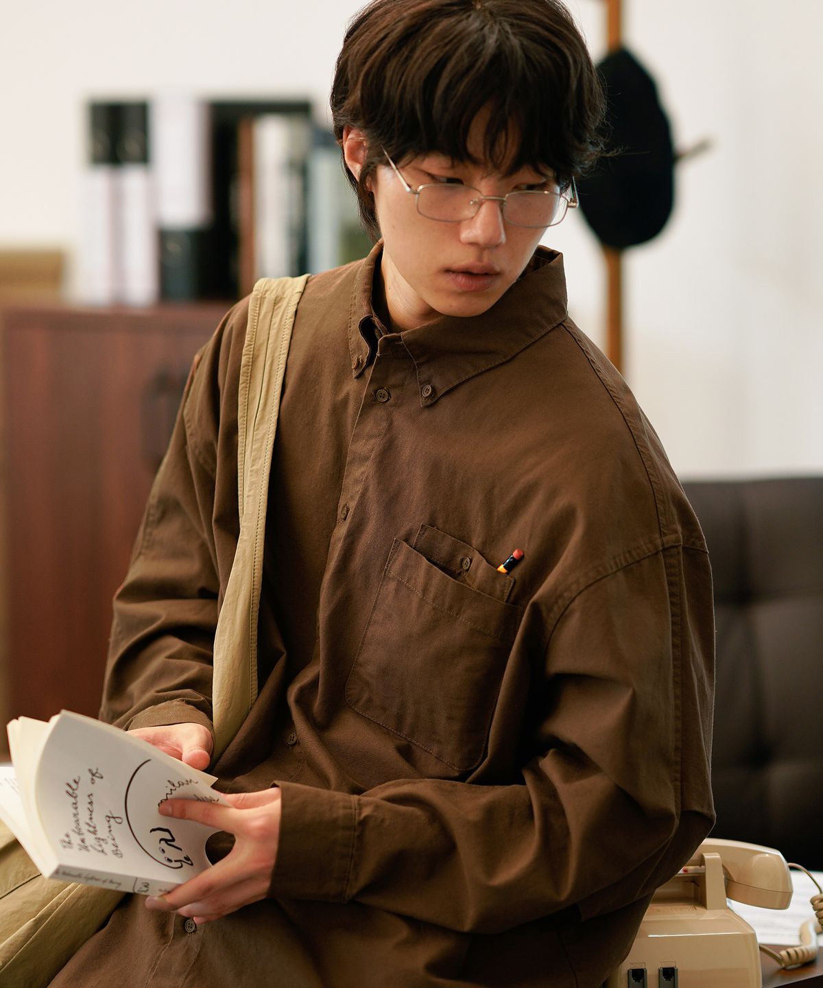 제멋(JEMUT) 이스트 솔리드 옥스포드 셔츠 브라운 KJLS2567