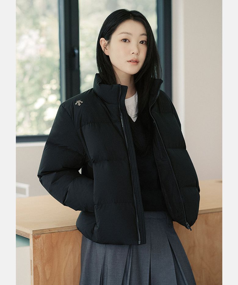 [시바타히카리 착용] 에센셜 숏 푸퍼 컴포트핏 다운 자켓 블랙 SR423UDJO1