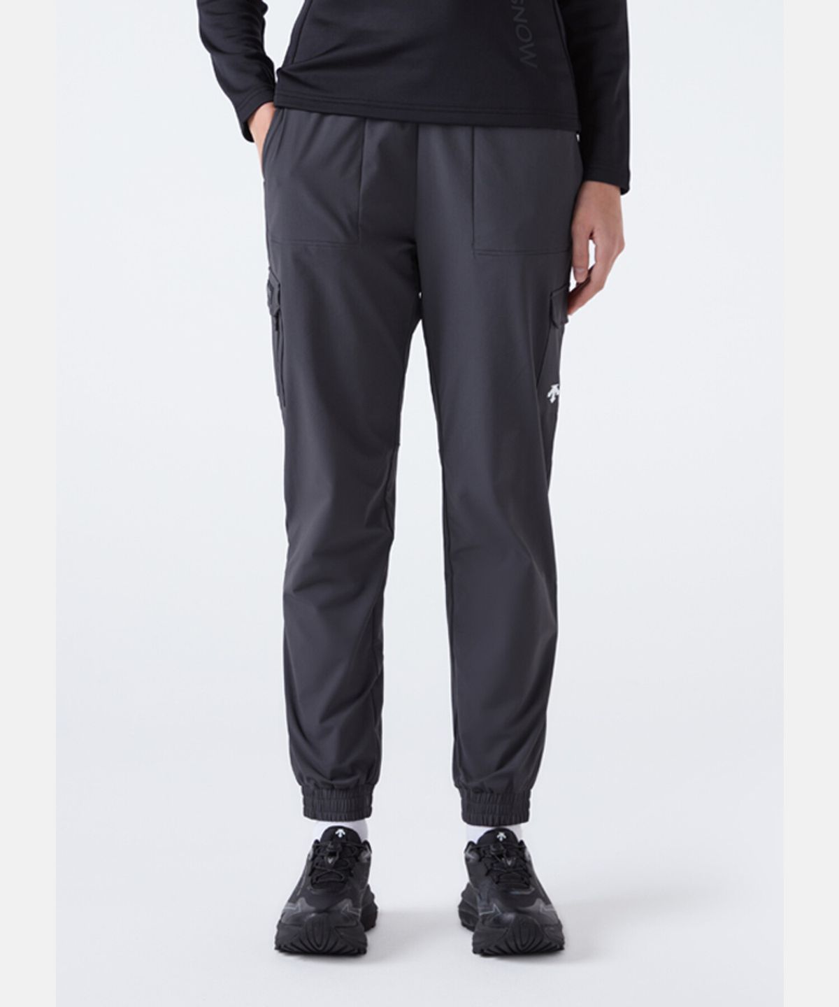 데상트(DESCENTE) 트레이닝 카고 조거 팬츠 차콜(SP323TWP91)