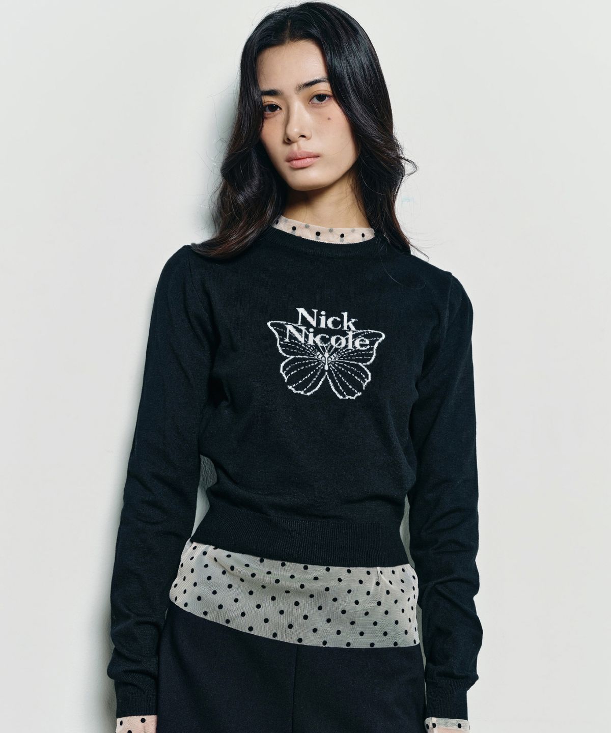 닉앤니콜(NICK&NICOLE) MINI BUTTERFLY SIGNATURE SLEEVE KNIT_BLACK WHITE