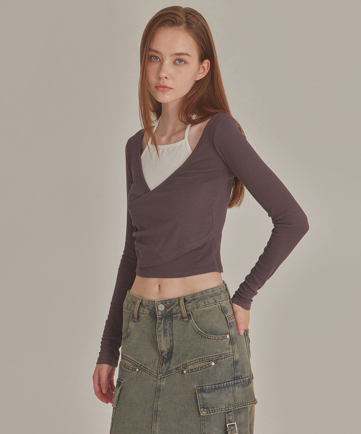 탑걸(TOPGIRL) CONTRAST LAYERED RIBBED HALTER TOP_T426TP110