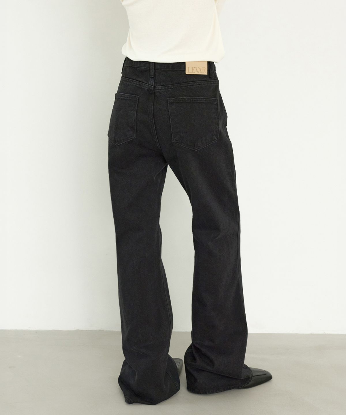 르바(LEVAR) Relaxed Boots Cut Denim - Black