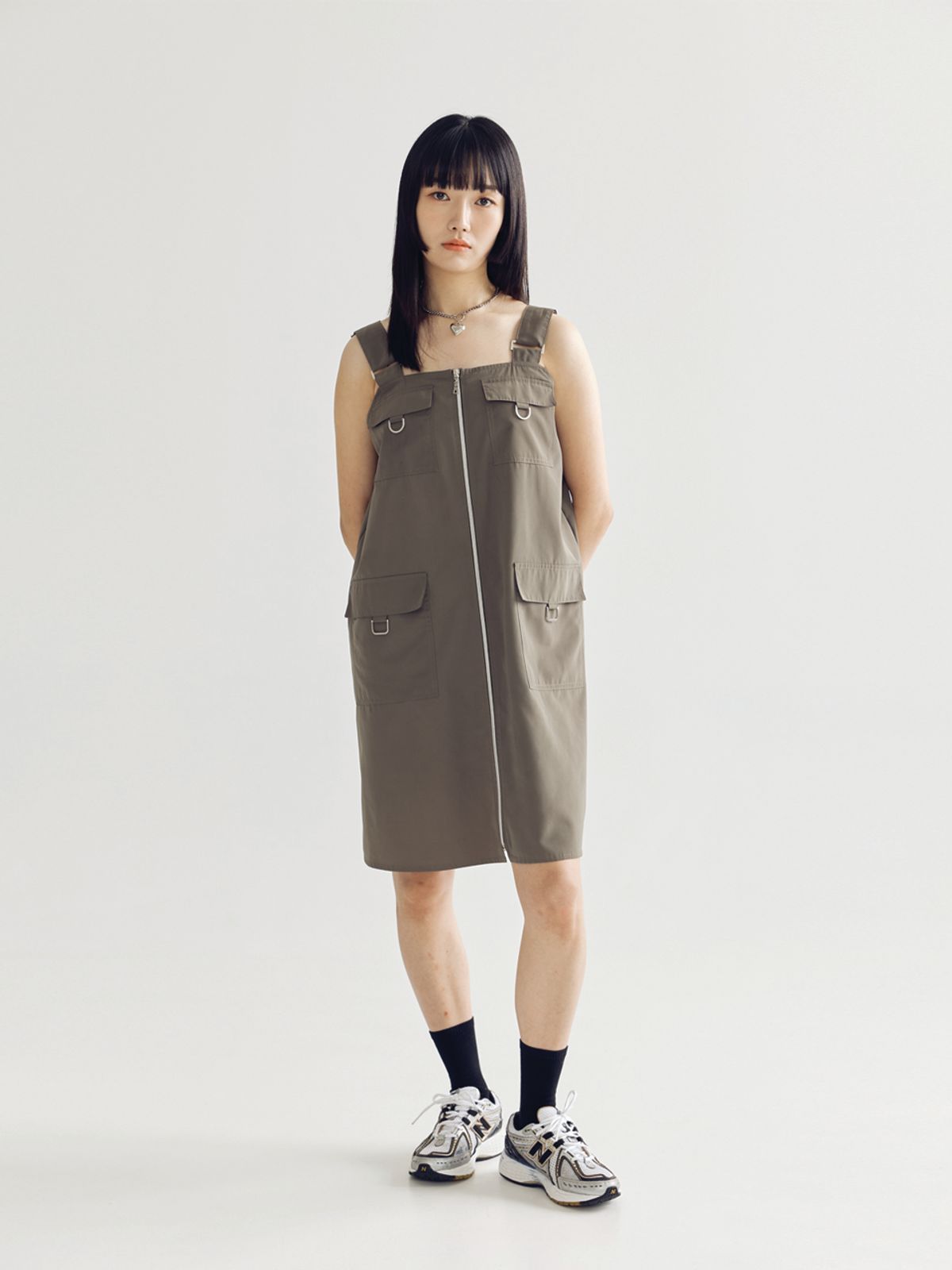 봄날 부티크(BOMNAL BOUTIQUE) 서스펜더 미디 원피스 _ 카키