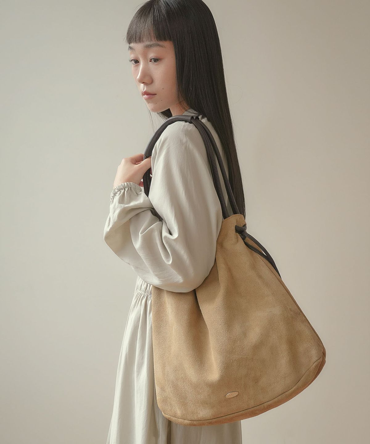 아우로(OURO) SUEDE DUMP SHOPPER [ BEIGE ]