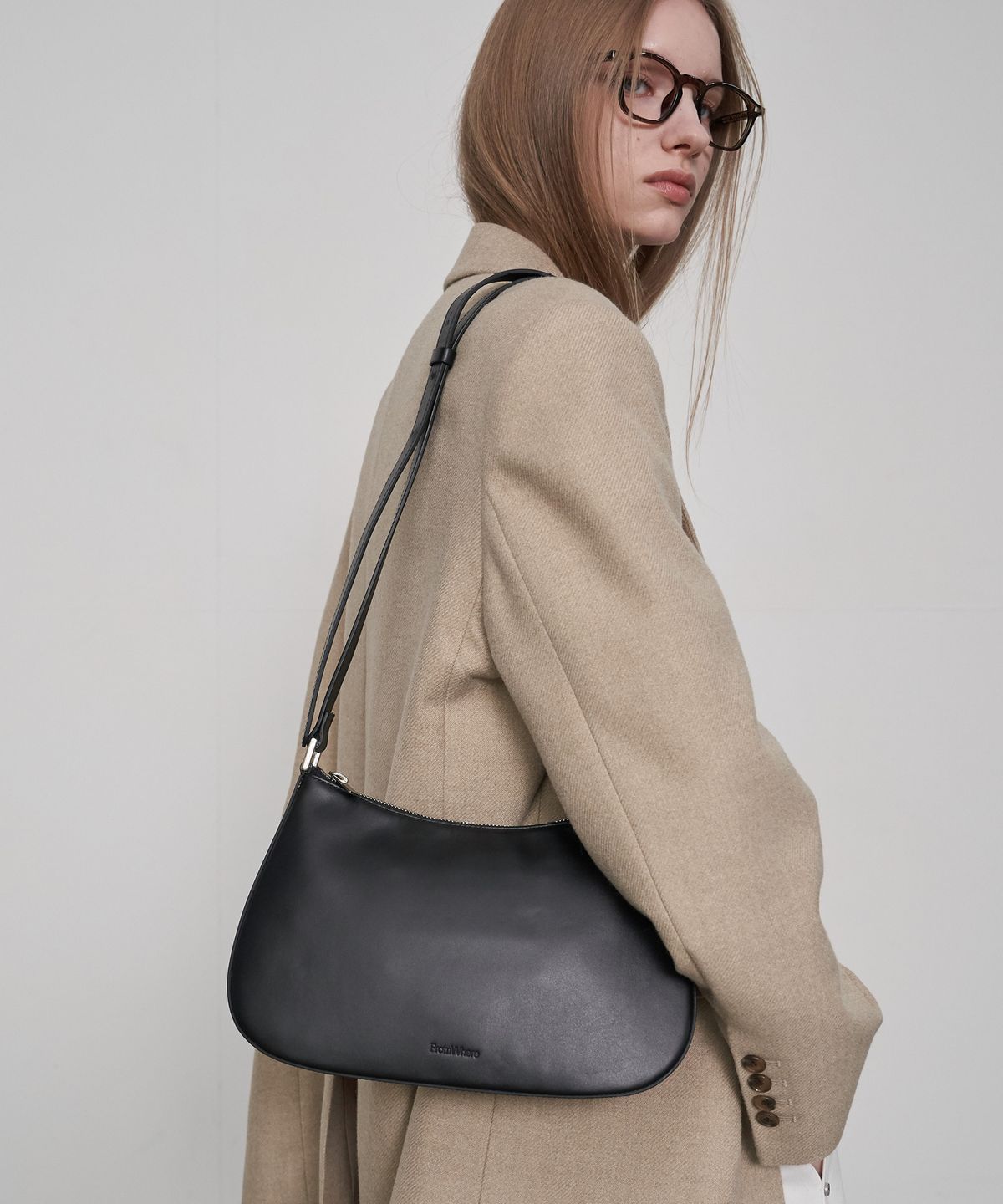 프롬웨얼(FROMWHERE) Classic Hobo Bag Black