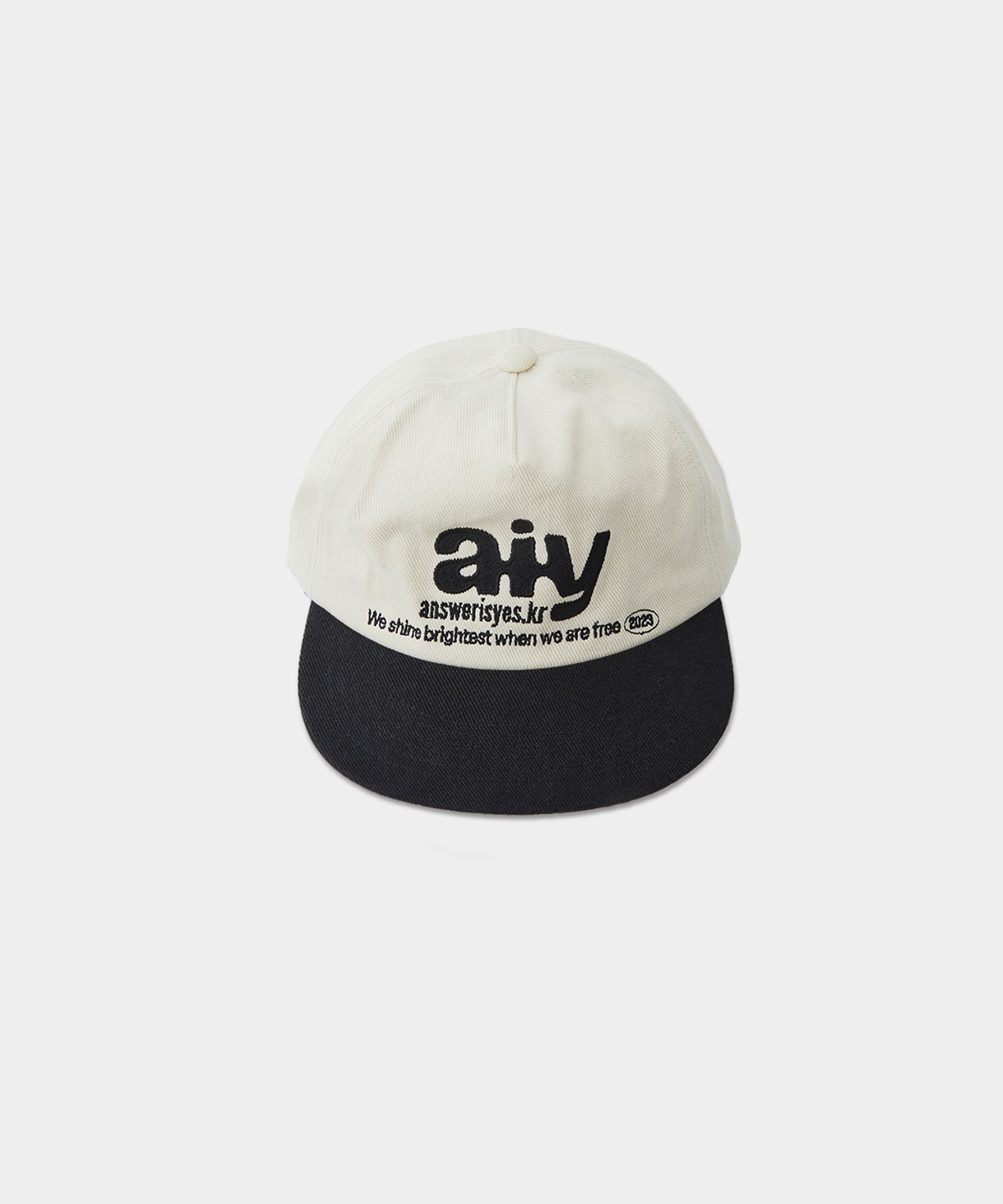 aiy letter two-tone Cap Cream