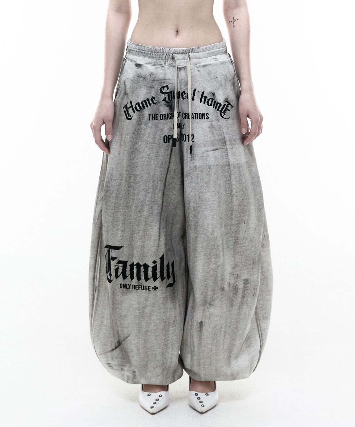 오퍼스 0012(OPUS 0012) Op. 08 SWEET FAMILY BALLOON SWEAT PANTS DIRTY WHITE