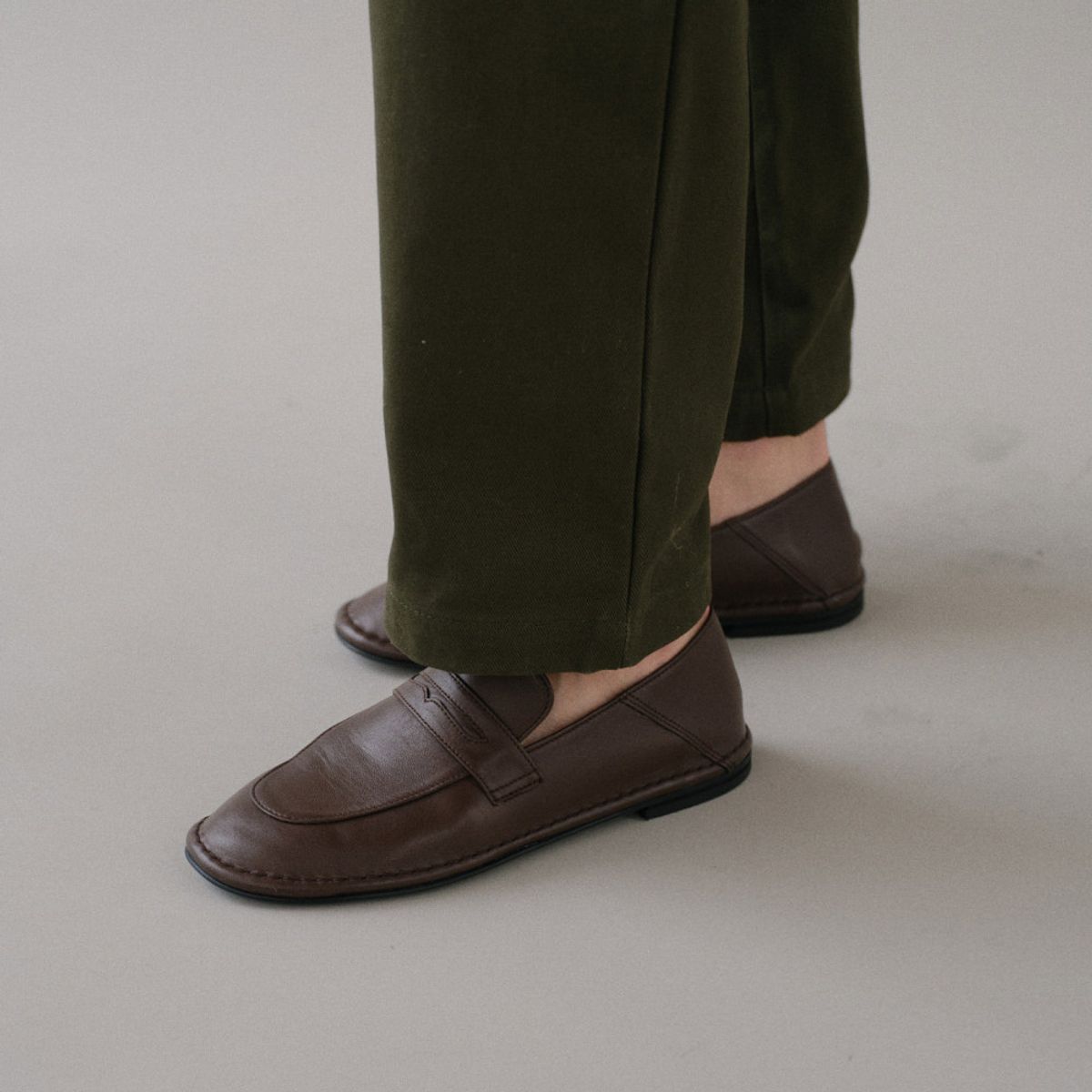 로서울(ROH SEOUL) Tender flat loafer Brownie brown