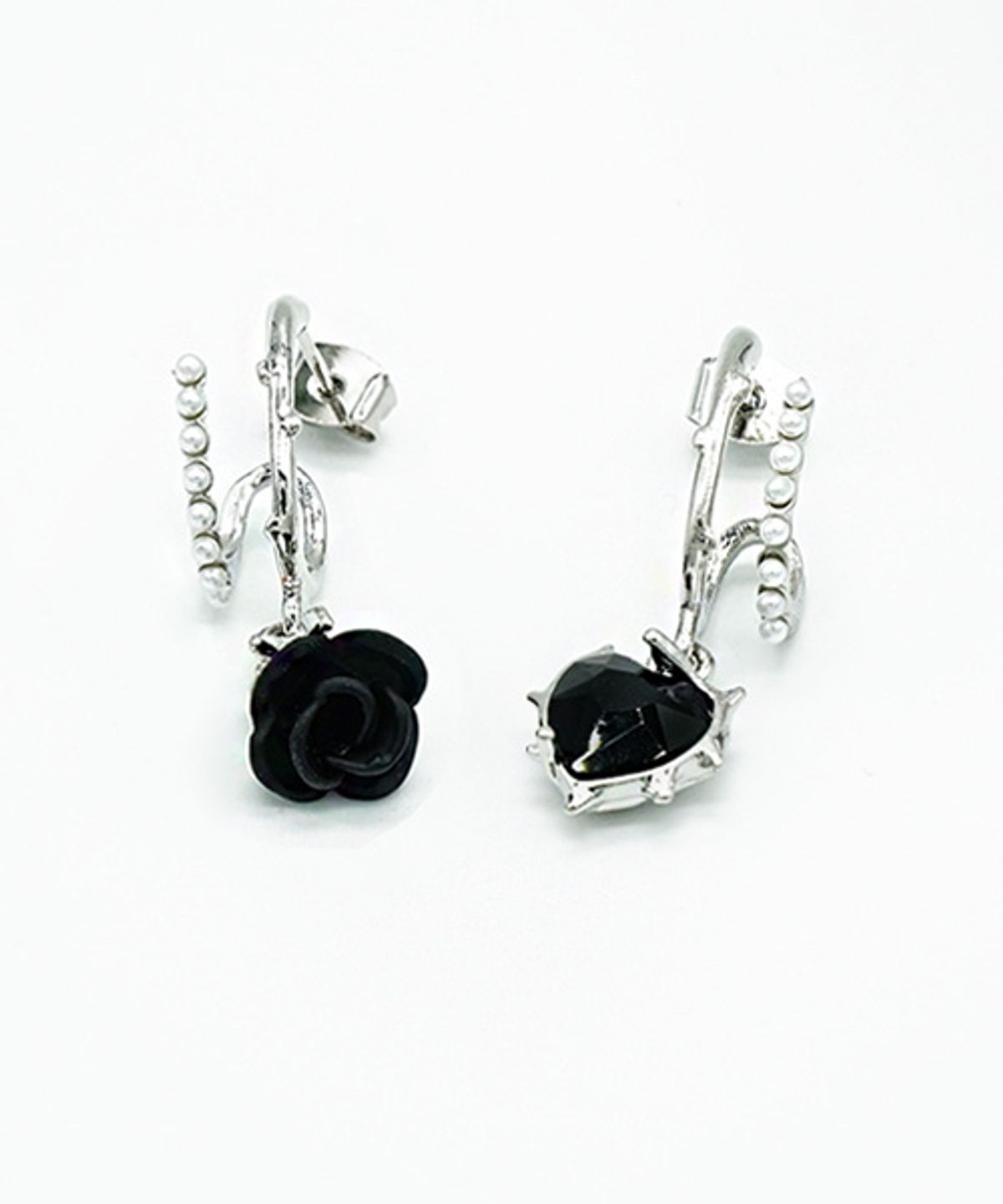 랜덤오프(RANDOMOFF) Black rose Earring