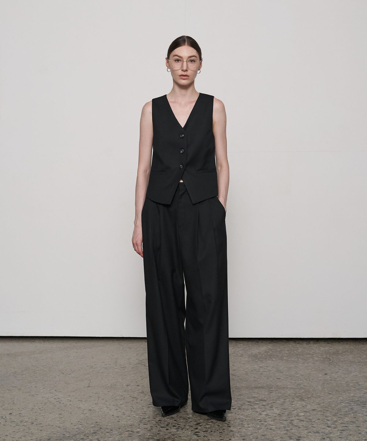 프롬웨얼(FROMWHERE) Wool Wide Pleated Trousers Black