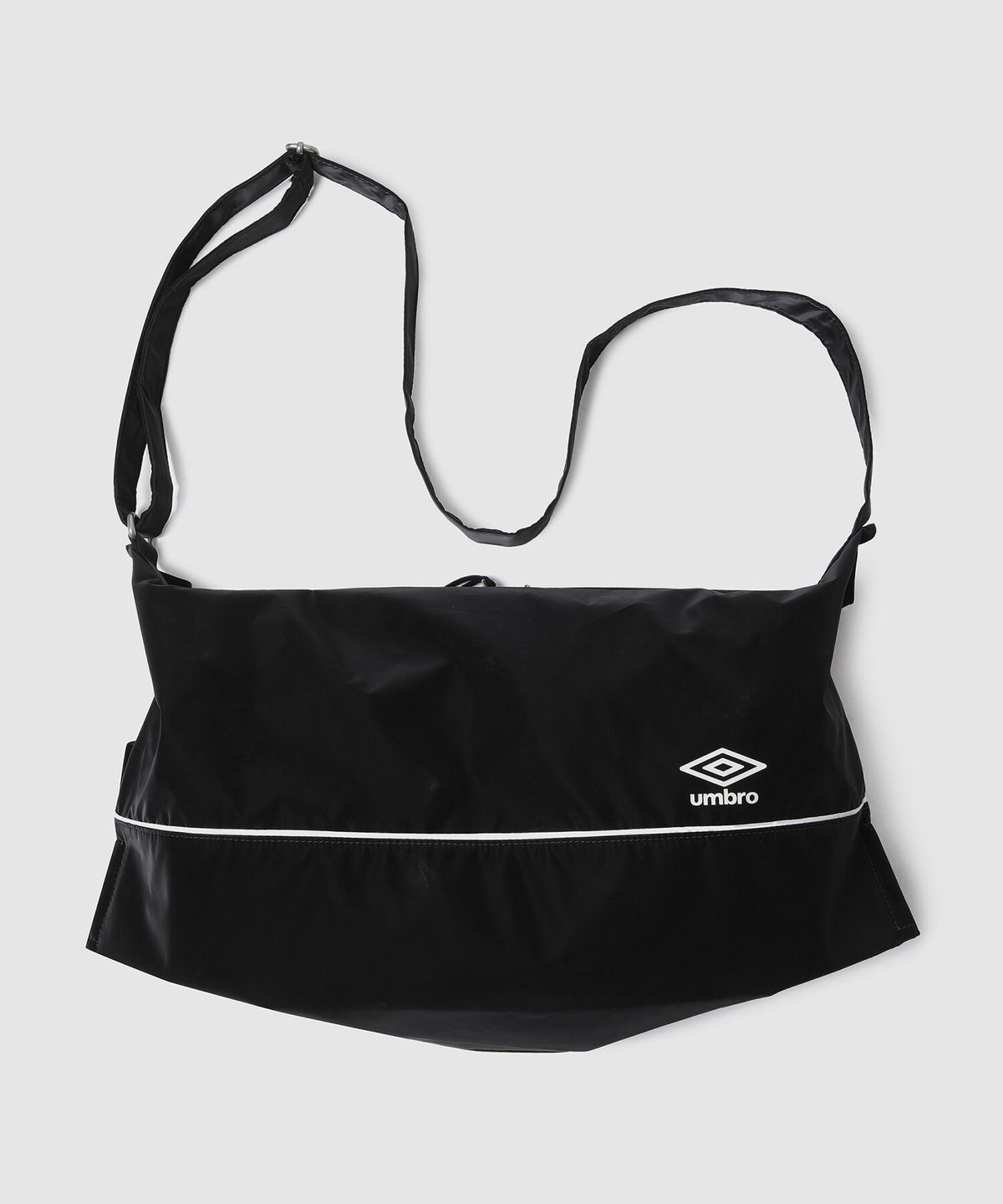 엄브로(UMBRO) 샤이닝 숄더백 블랙(UP422CBGO3)