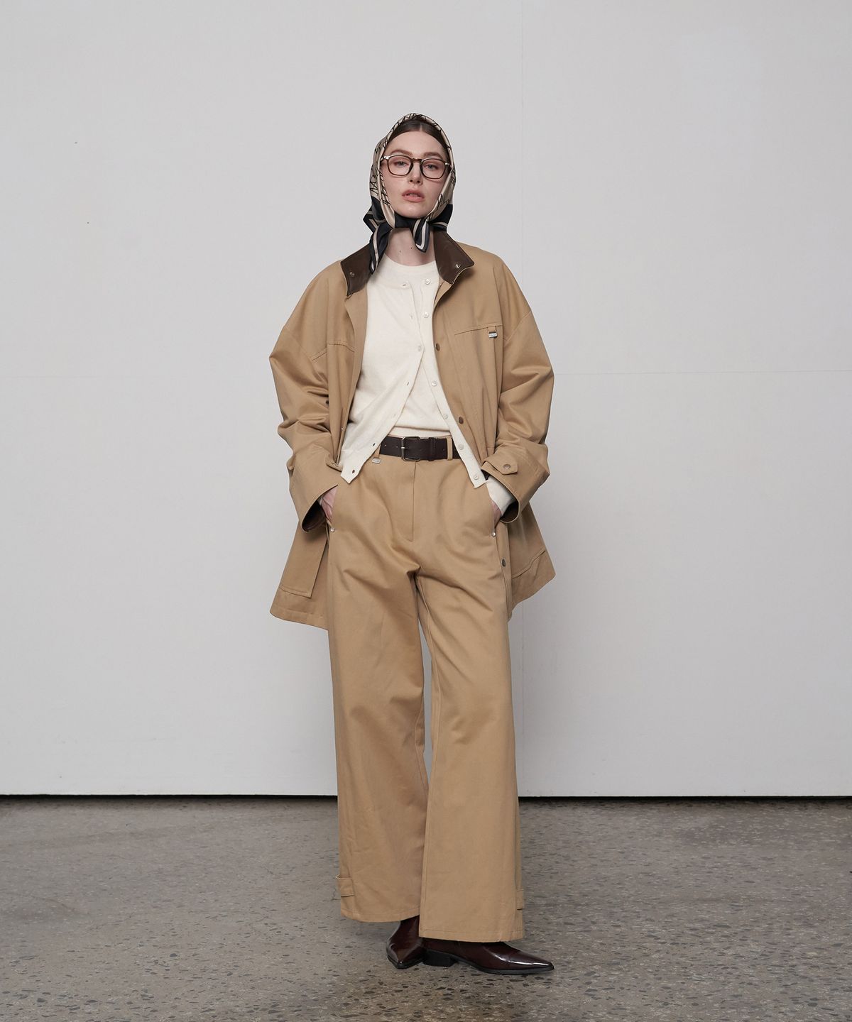 프롬웨얼(FROMWHERE) Cutting Line Cotton Pants Beige