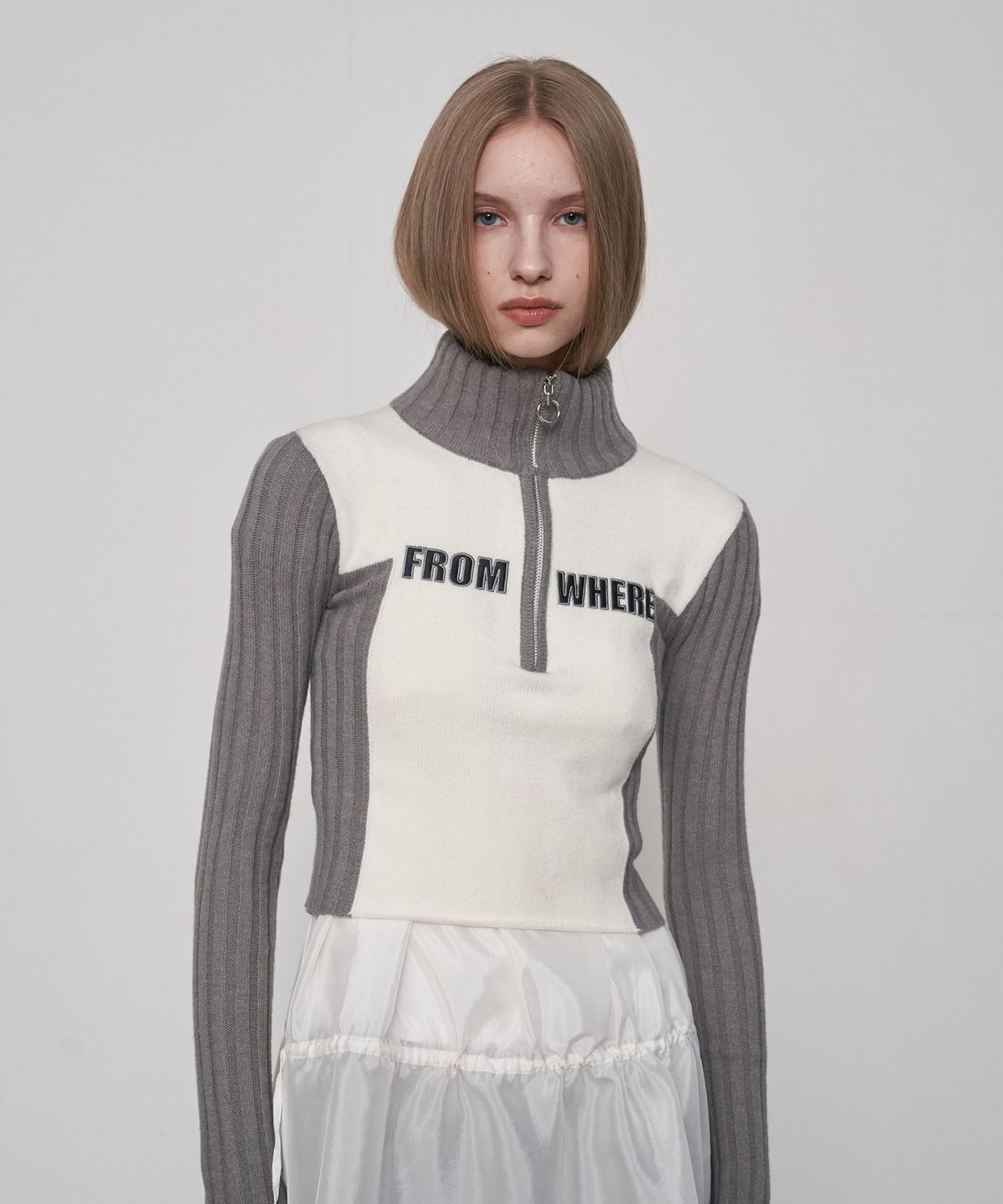 프롬웨얼(FROMWHERE) Applique Zip-Up Sweater Gray