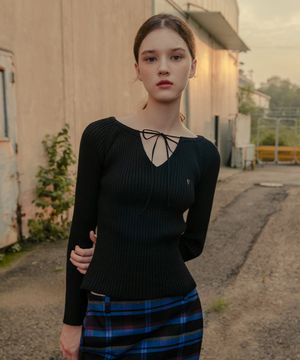 V넥 오픈 타이 니트_블랙