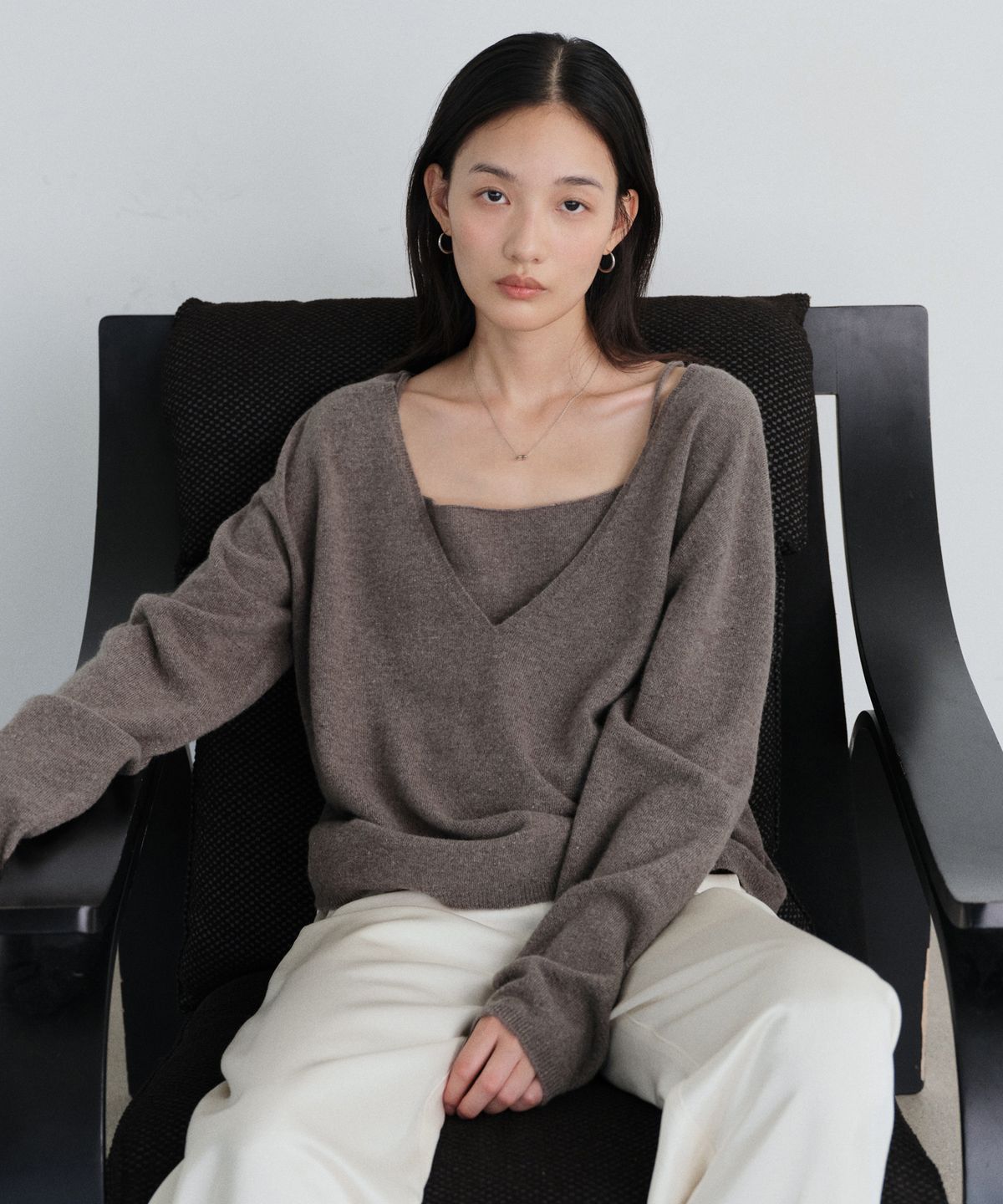 유라고(URAGO) Yak wool V-neck knit