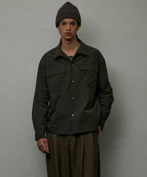 오블리크 투포켓 하이넥카라 셔츠 딥카키