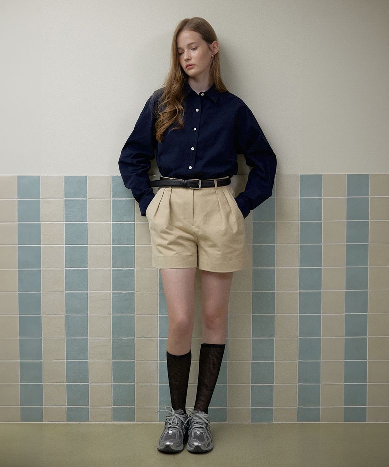 Brushed pintuck shorts (Light beige)