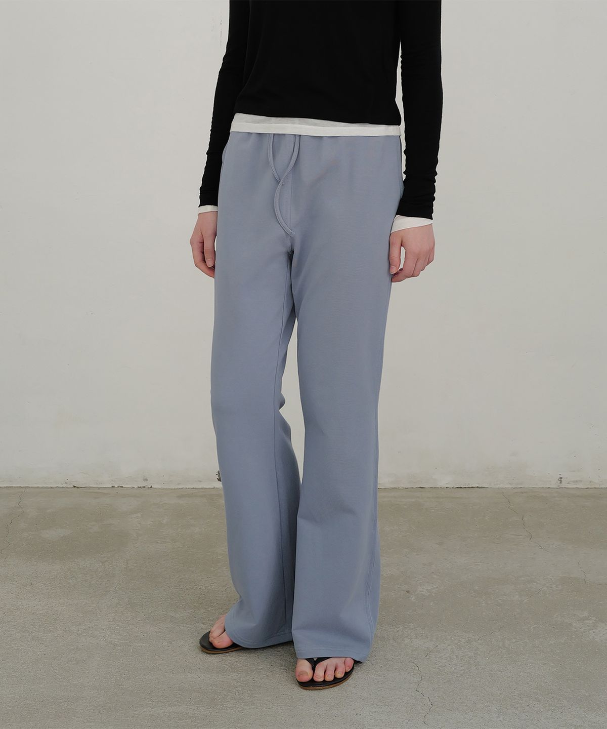 앤니즈(ANDNEEDS) Essential slim span pants (blue)