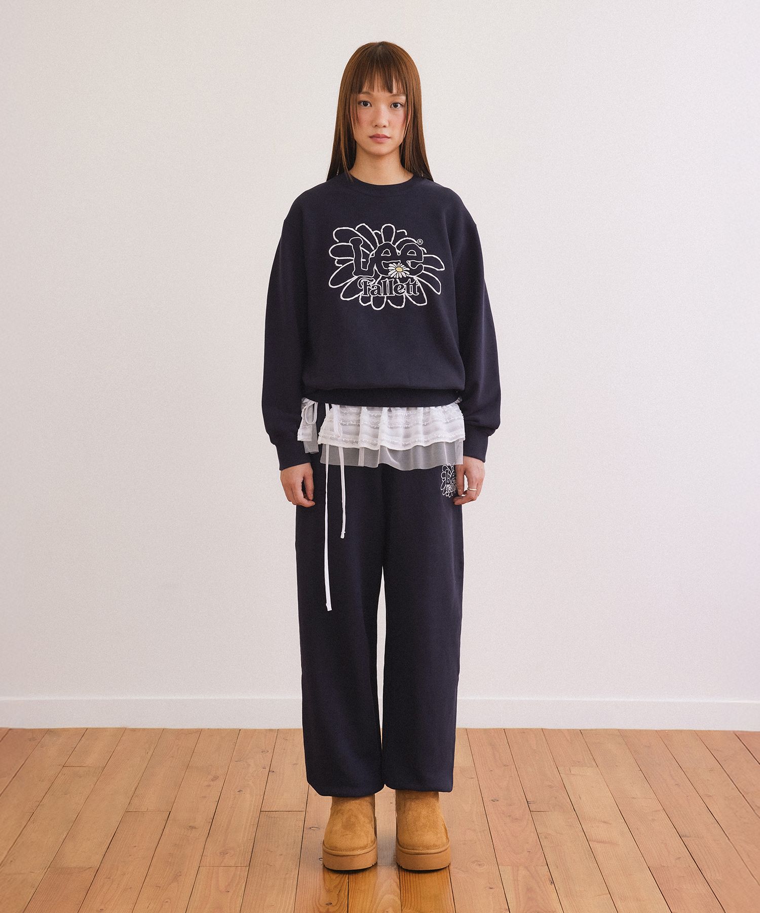 【Fallett X LEE】韓国人気★Sun Flower Jogger Pants (S,M,L) MUSINSA | FALLETT [FALLETT x LEE] Sun Flower Jogger Pants Navy
