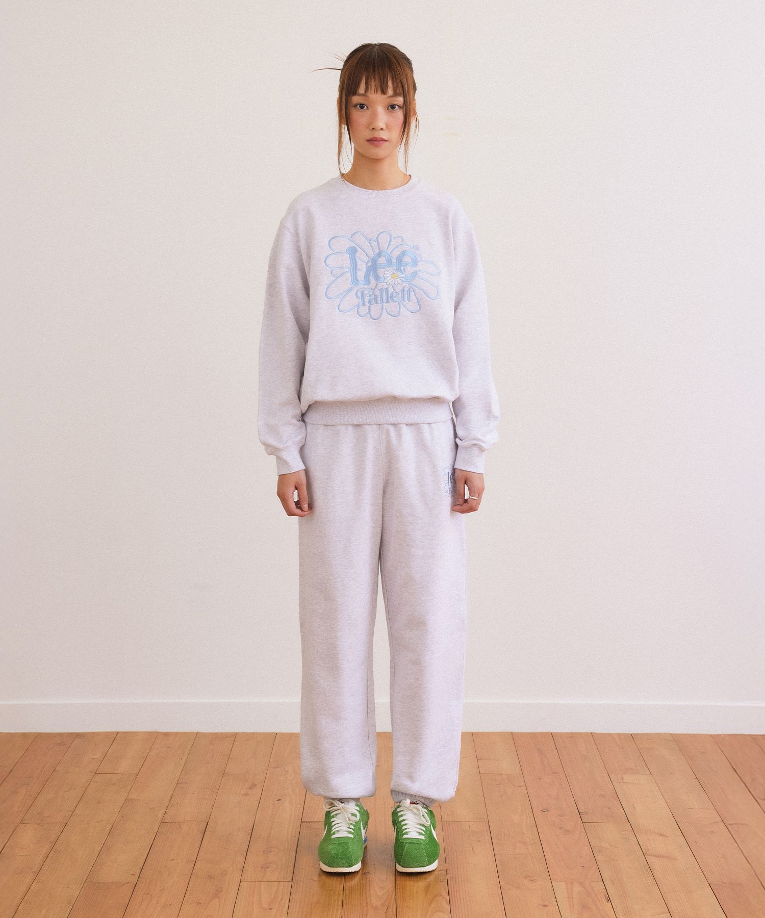 【Fallett X LEE】韓国人気★Sun Flower Jogger Pants (S,M,L) MUSINSA | FALLETT [FALLETT x LEE] Sun Flower Jogger Pants Navy