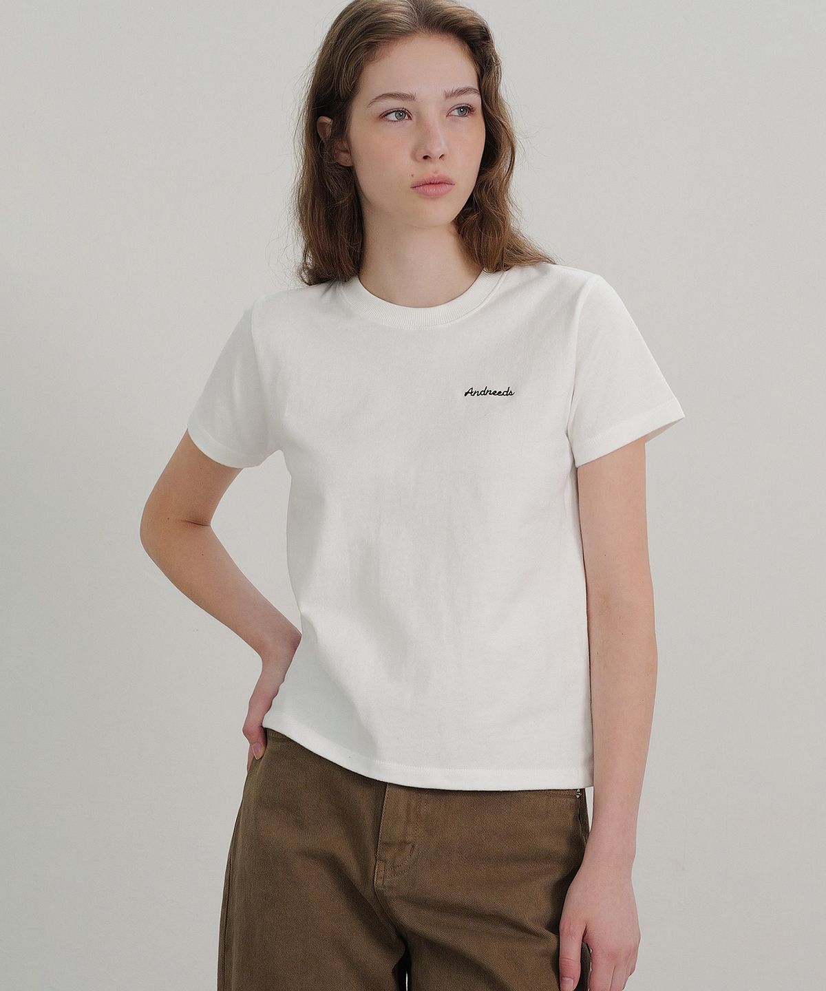 앤니즈(ANDNEEDS) Essential peach half tee (white)