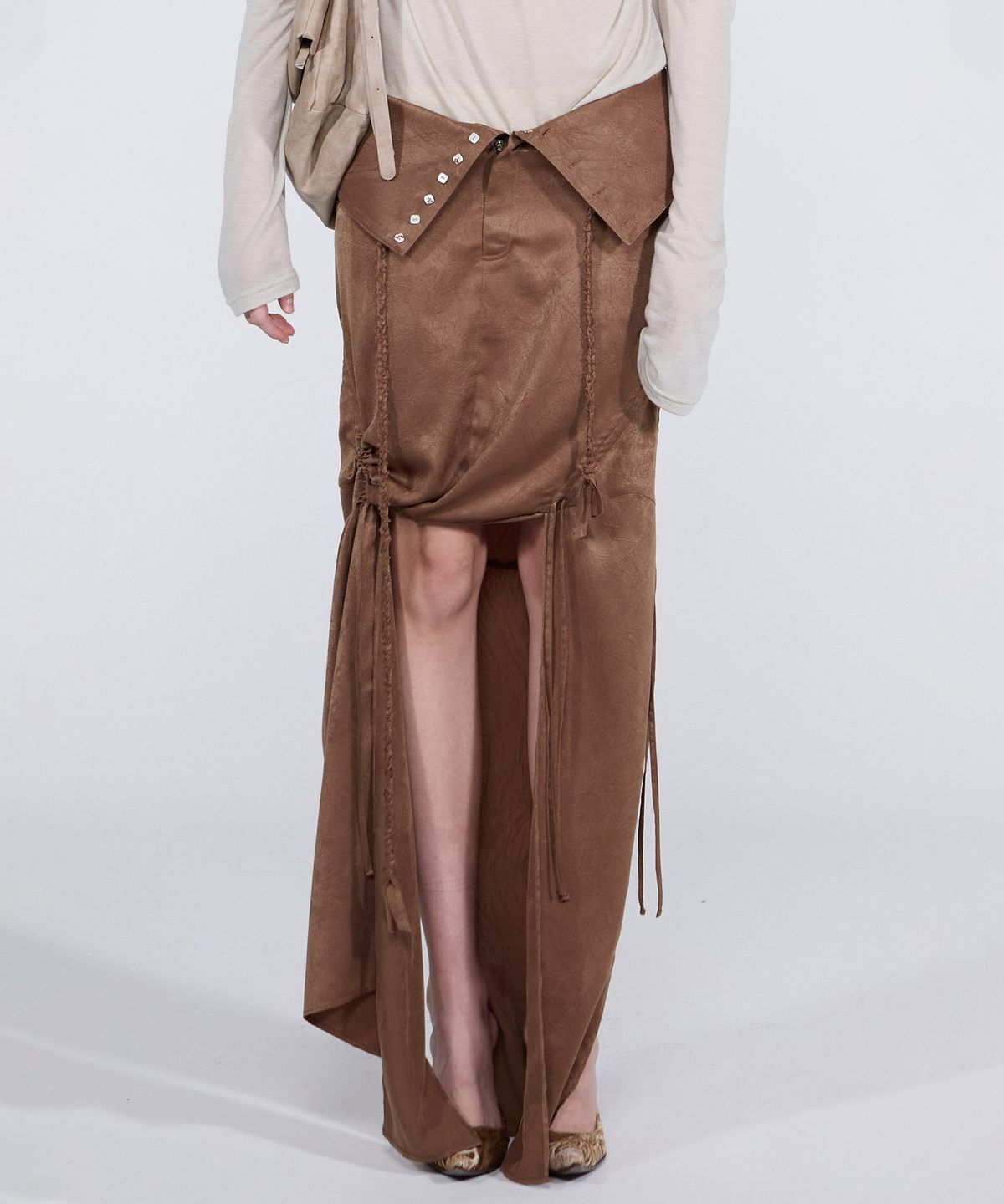 스컬프터(SCULPTOR) Braid Detail Satin Skirt Brown