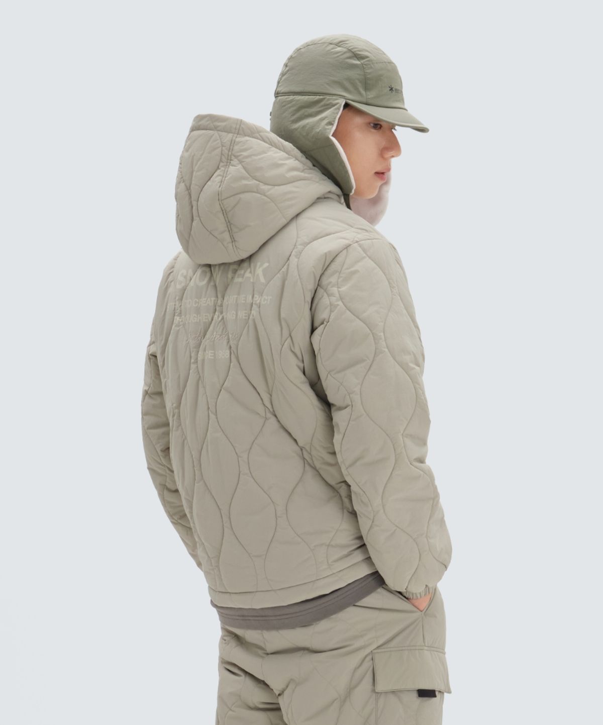 스노우피크 어패럴(SNOWPEAK APPAREL) 리사이클 퀼팅 후드 아노락 Beige Gray (S24WUFPJ04)