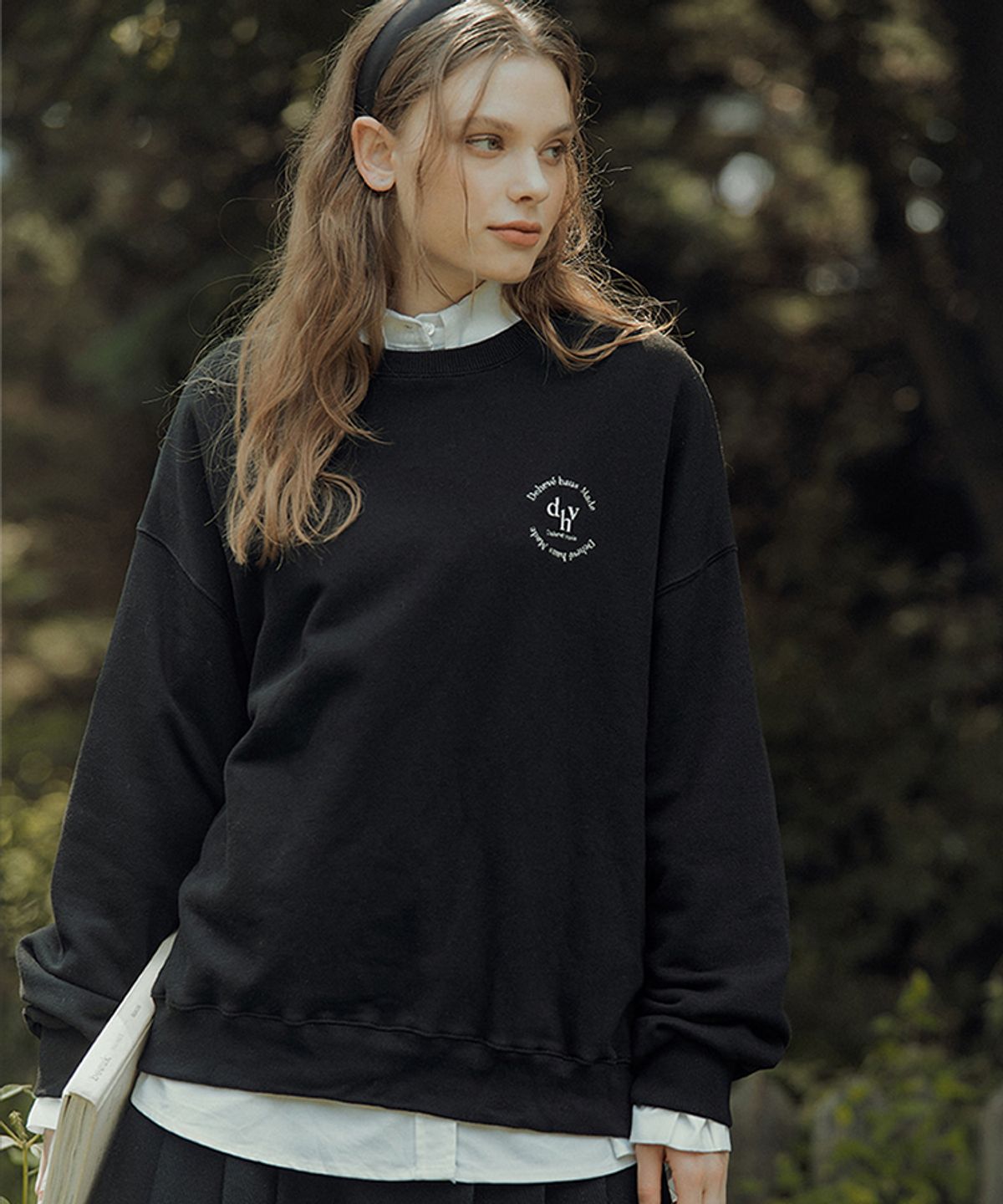 드헤베(DEHEVE) Haus Round Sweatshirt [Black]