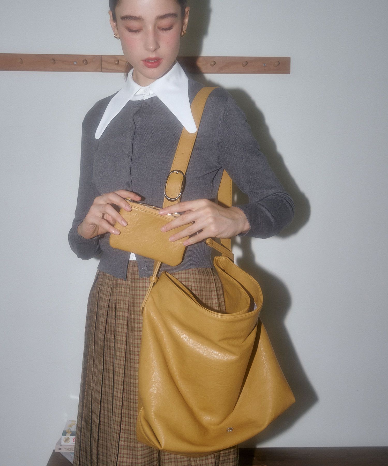 ★HEEARI★ [2nd Reorder] Tale Buckle Big Bag_Mustard MUSINSA | HEEARI Tail Buckle Big Bag_Mustard