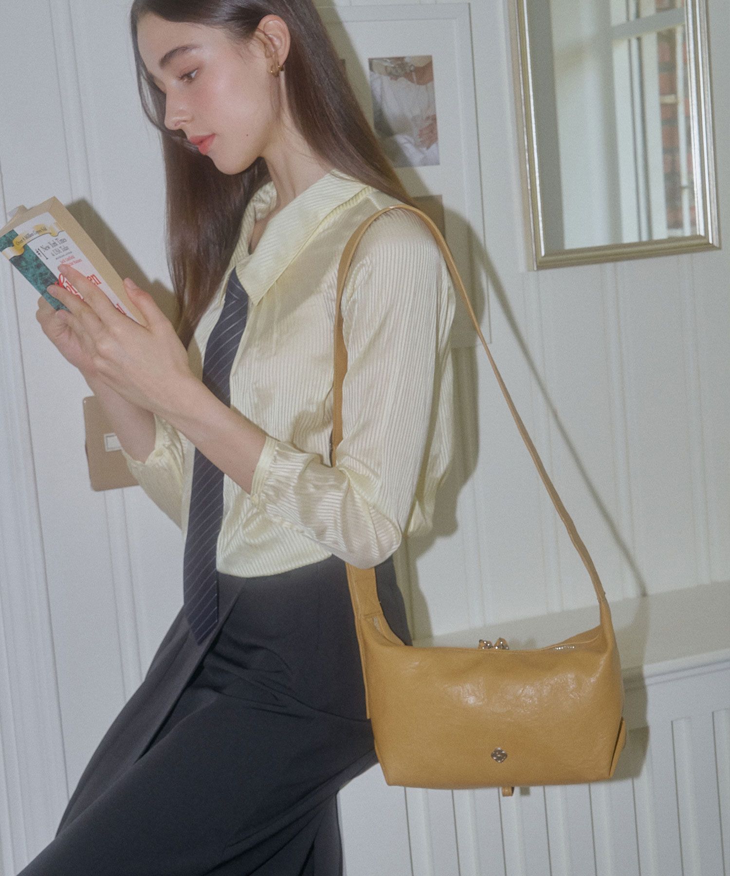 ★HEEARI★ [Exclusive] [2nd Reorder] Tale Buckle Hobo Bag_Me MUSINSA | HEEARI Tail Buckle Hobo Bag_Black
