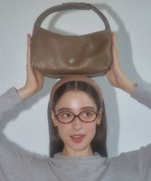 테일 버클 호보백_브라운