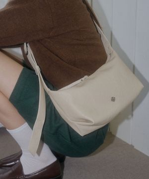 테일 버클 호보백_아이보리