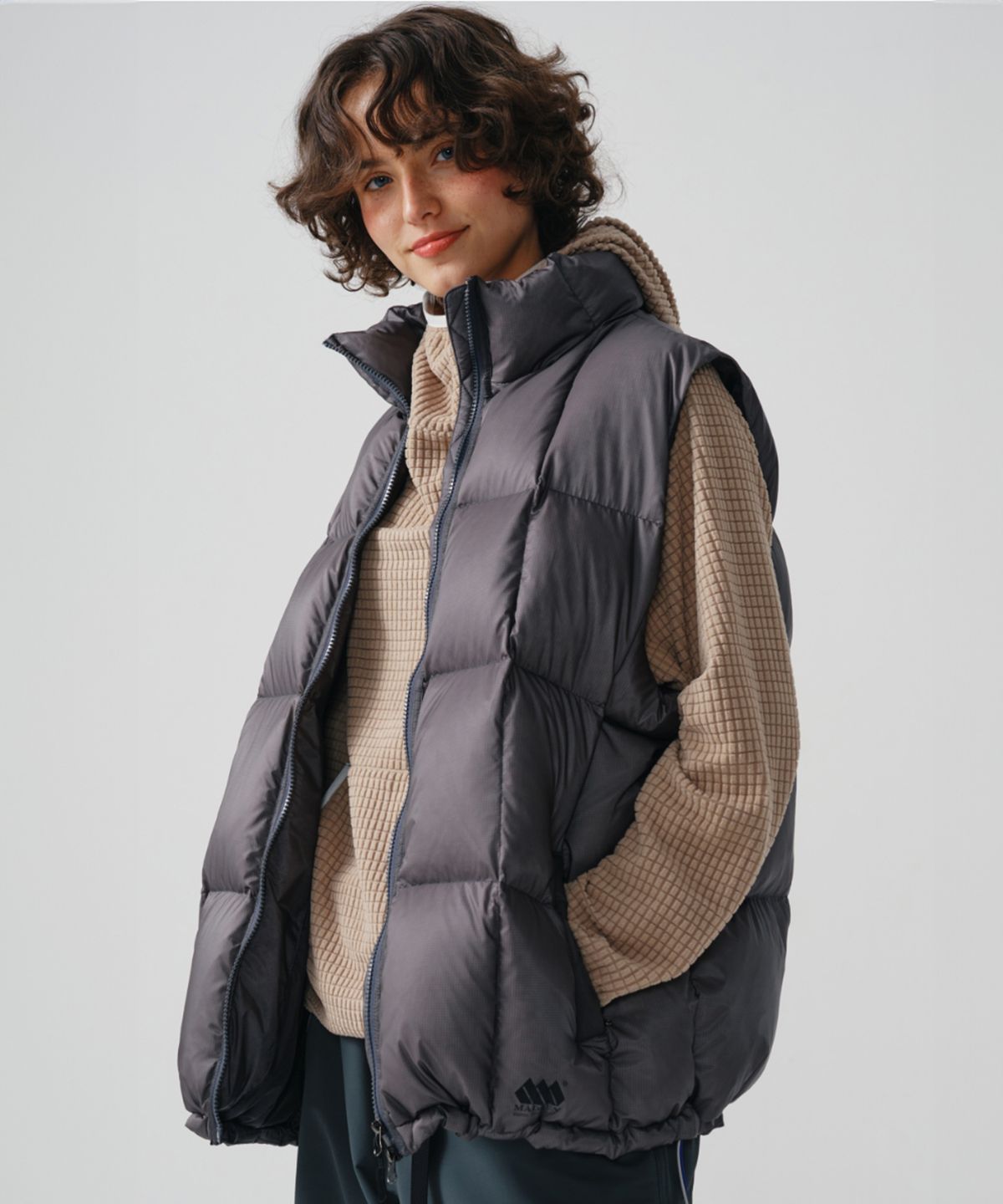 매든(MADDEN) YOSEMITE PUFFER VEST CHARCOAL