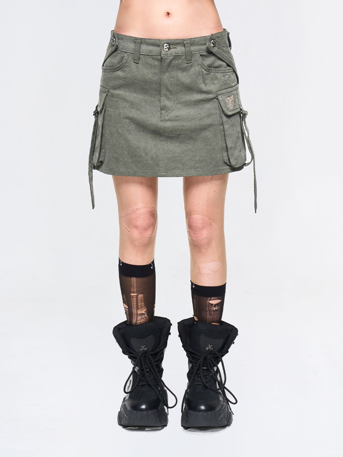 와이이이엘(YEEL) CROSS STRAP CARGO SKIRT KHAKI