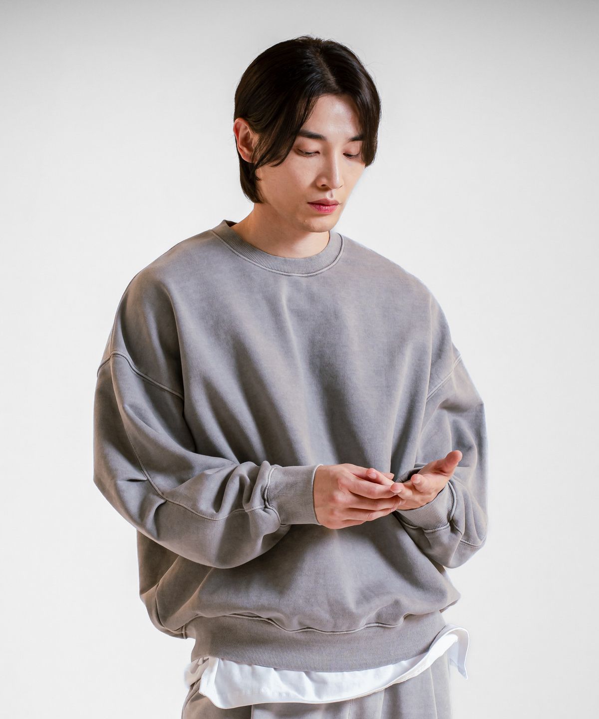 피에스쇼퍼(PSSHOPPER) 피그먼트 스몰로고 스웨트셔츠 [라이트 그레이]