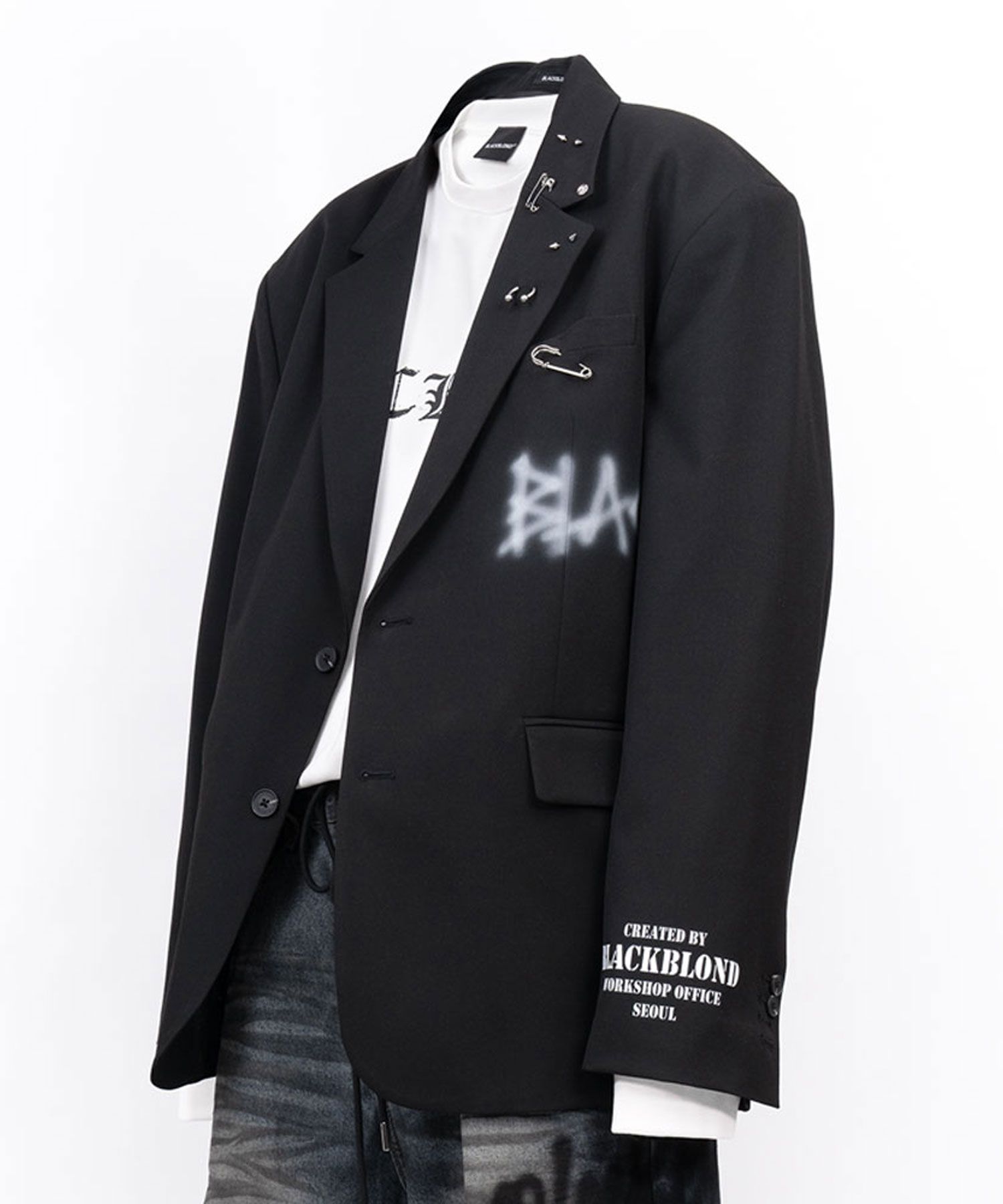 BLACKBLONDのVivid Graffiti Logo Piercing Blazer 全2色 BLACKBLONDのVivid Graffiti Logo Piercing Blazer 全2色
