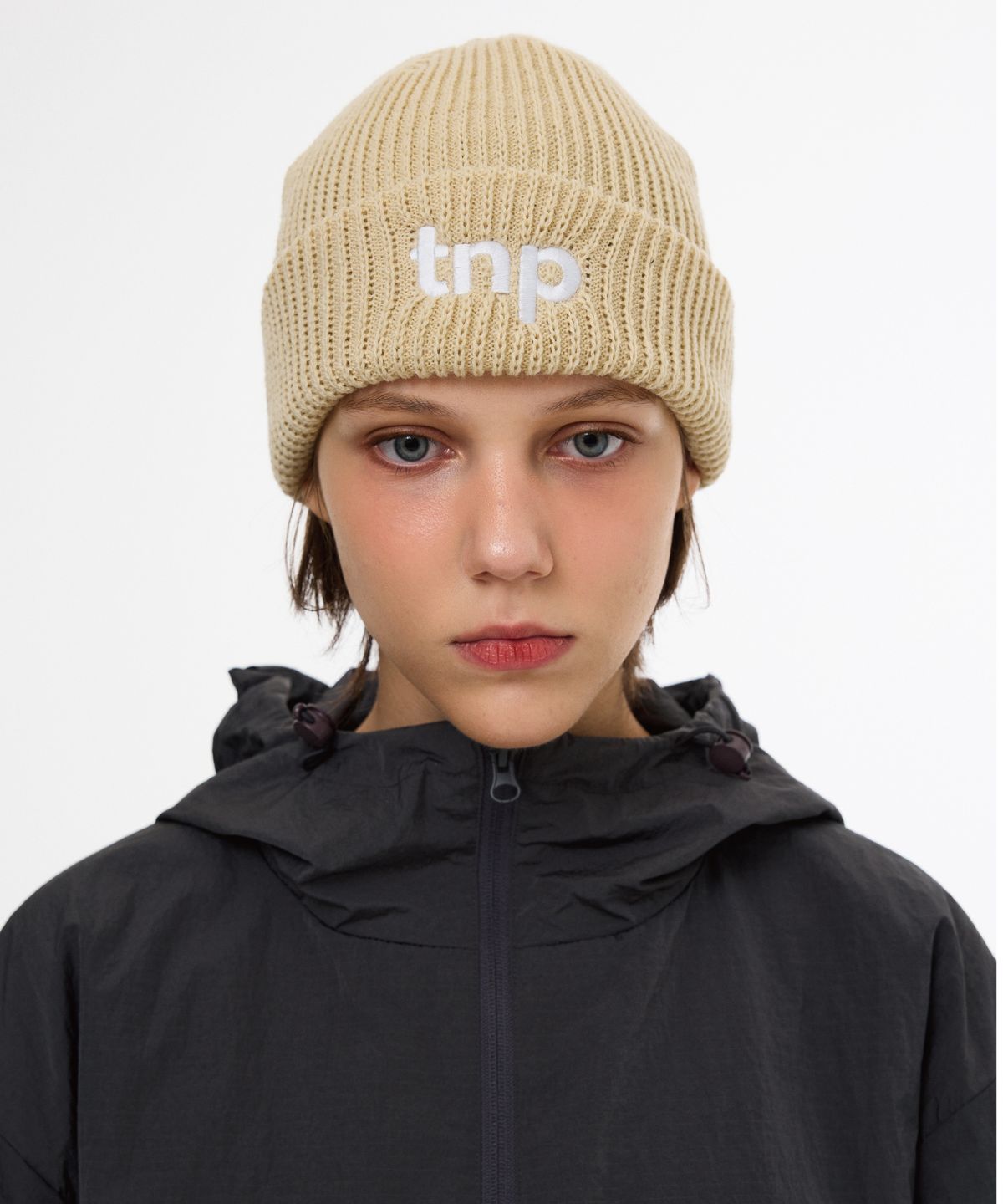 티엔피(TNP) T242AACUZZT58_TNP SIGN LOGO BEANIE - BEIGE
