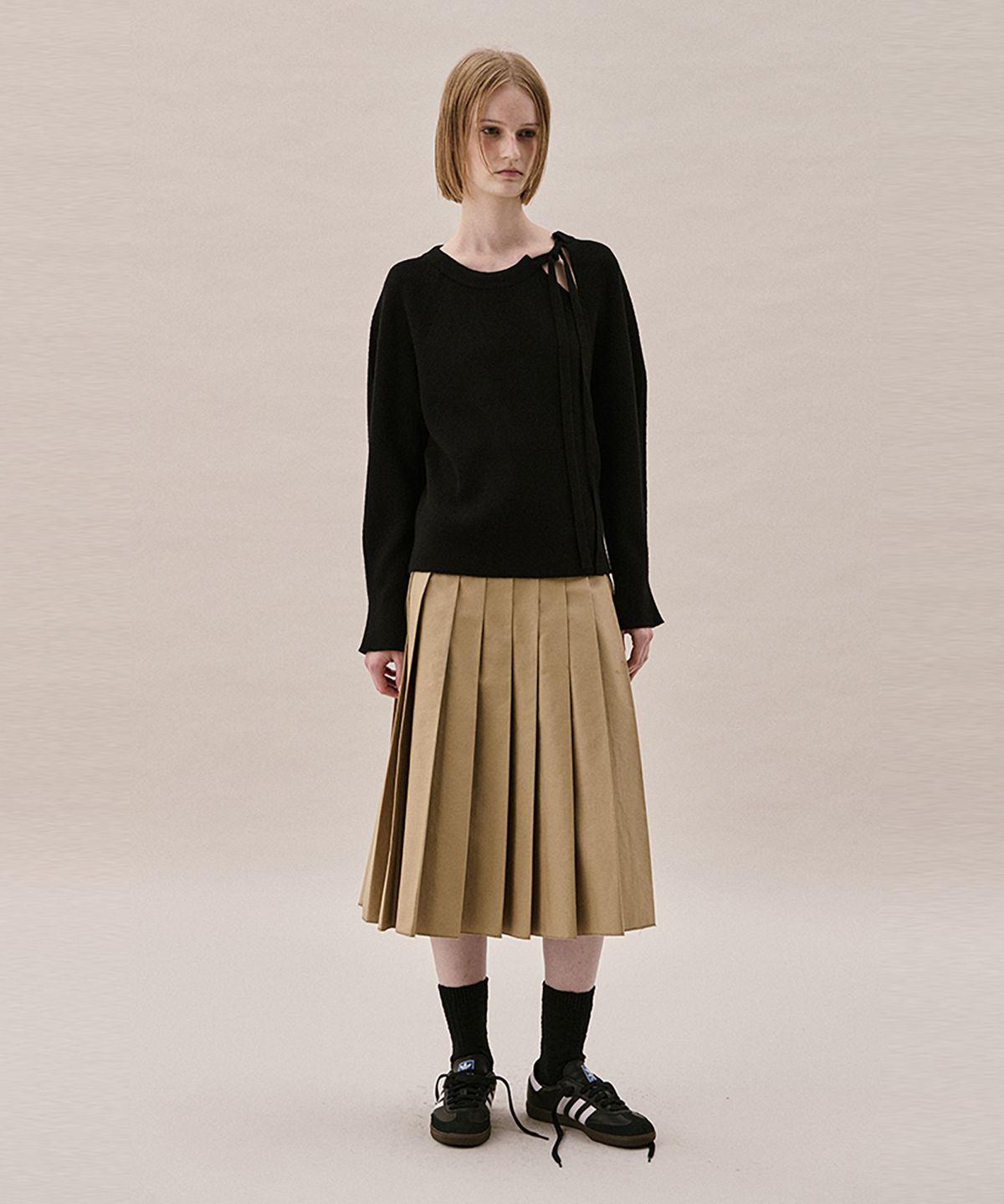 아위(AHWE) TIE RIBBED SWEATER_BLACK