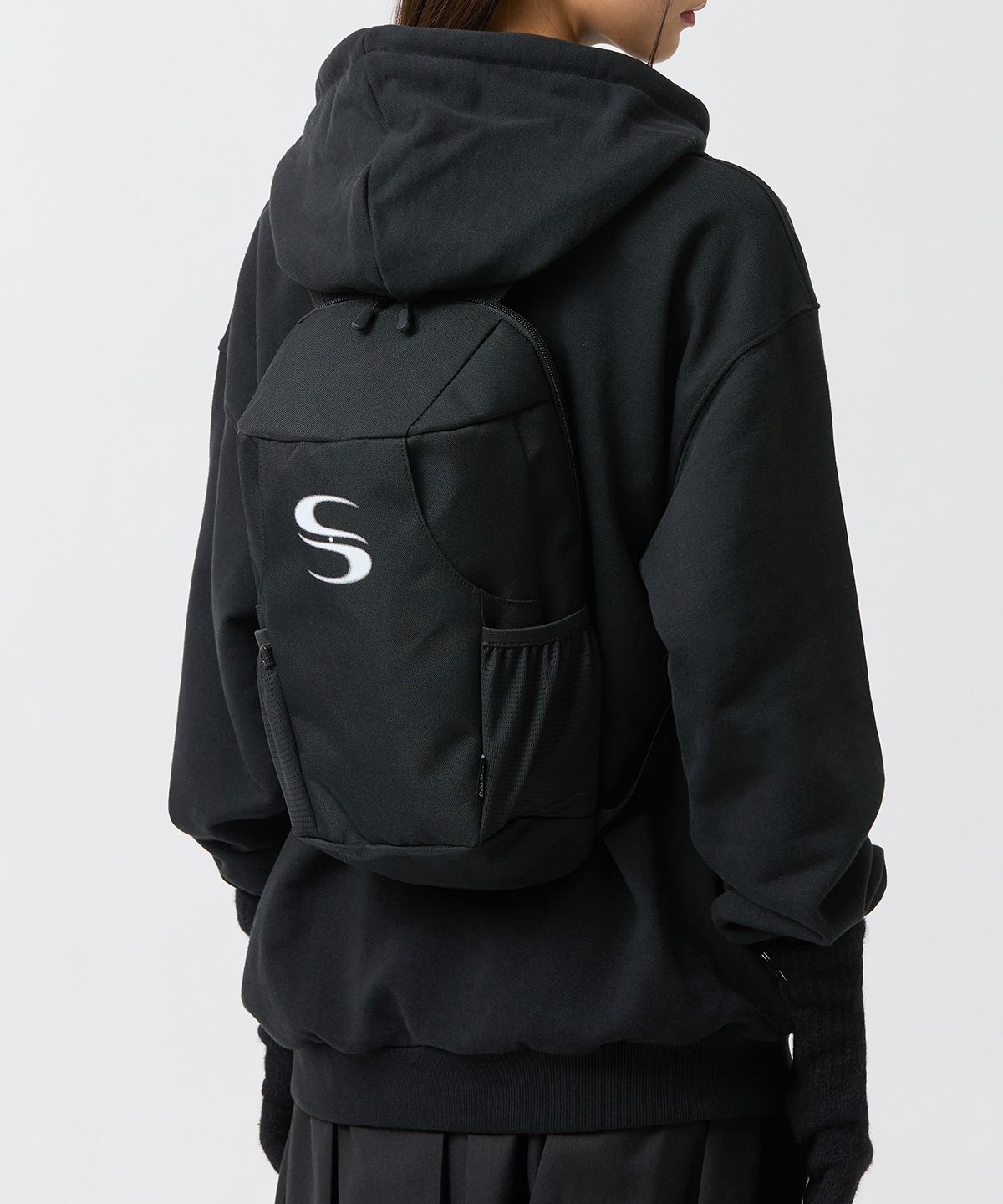 さらに100円引き◆ODD STUDIO◆CURVED SPORTY BACKPACK MUSINSA公式 | ODDSTUDIO [ODD x SORANO] Curved Sporty Backpack