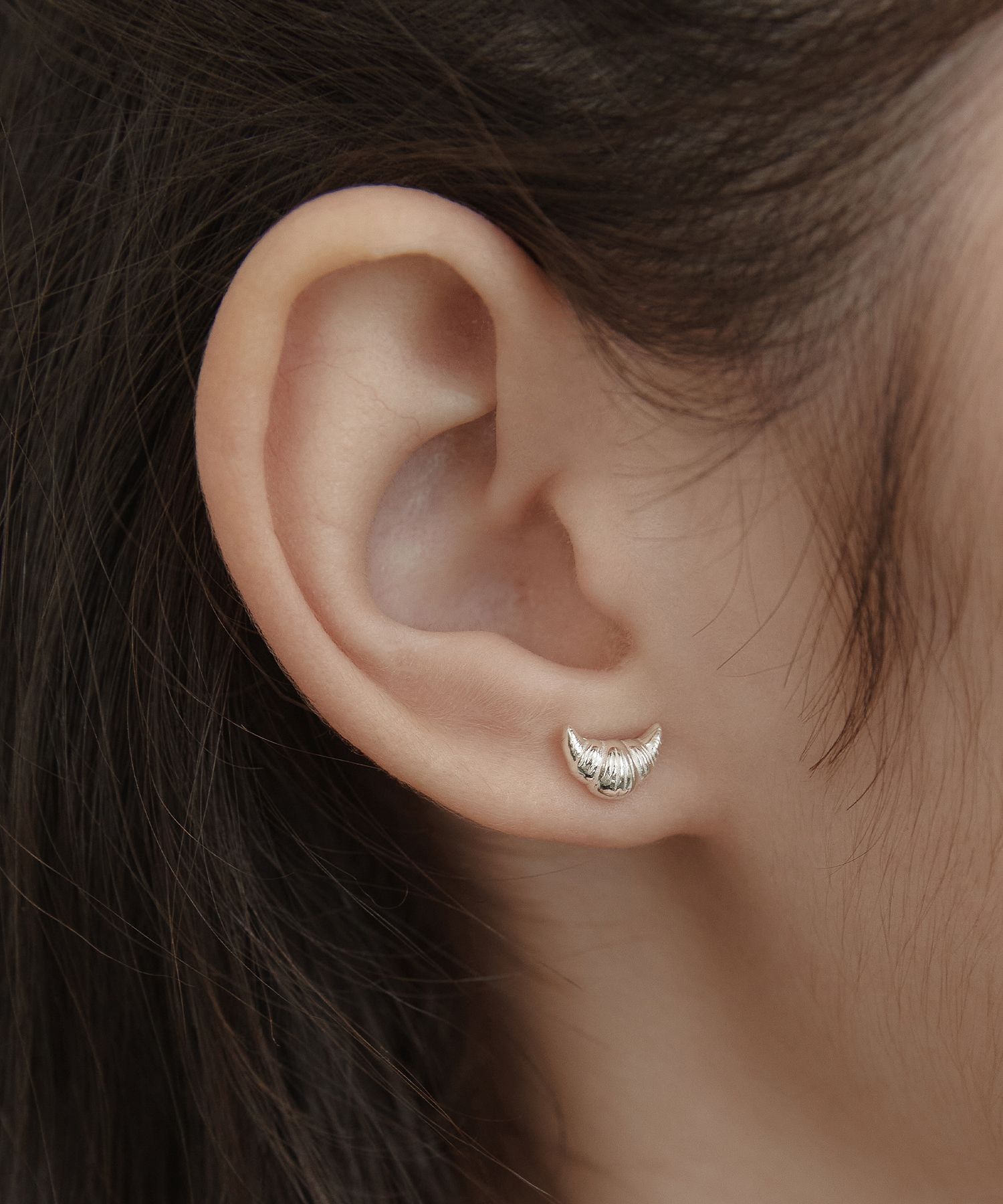 ☆TATIANA☆ Silver 925 Deli Croissant Earrings EC3125 MUSINSA | TATIANA (Silver 925) Deli Croissant Earrings EC3125