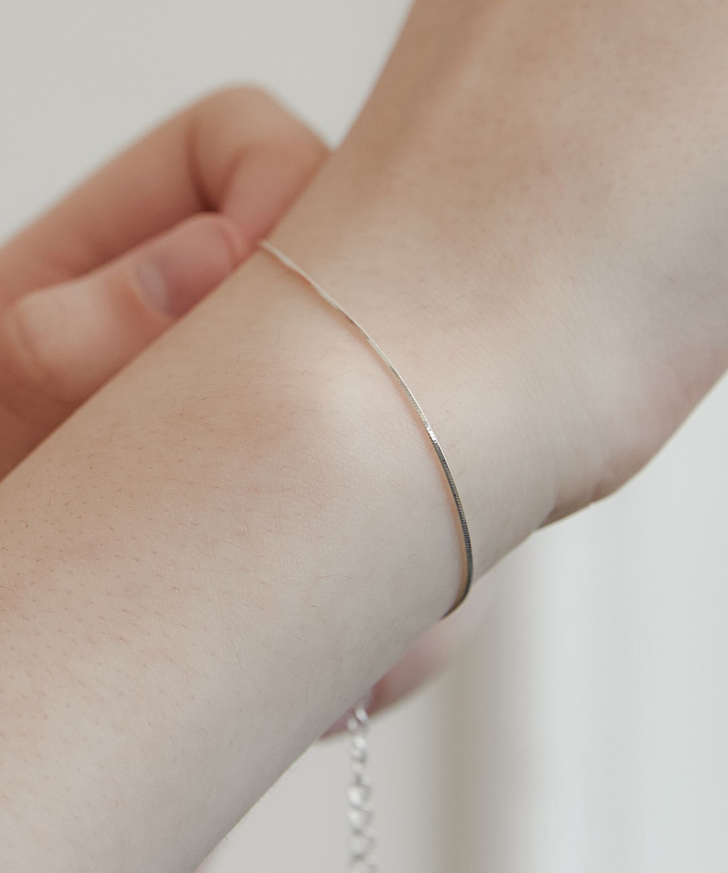 ☆TATIANA☆ Silver 925 Modern Flat Snake Chain Bracelet BR17 MUSINSA | TATIANA (Silver 925) Glazed Snake Chain Bracelet