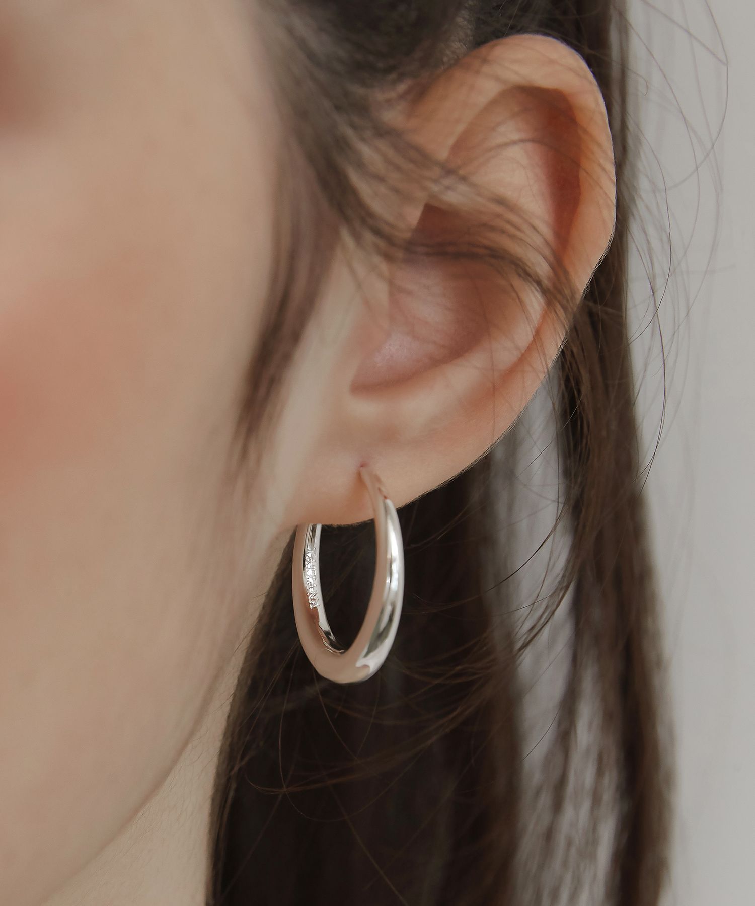 イヤリング TATIANA Star pattern hoop earrings EC3103 Designer fashion, Seoul-fully created | W Concept