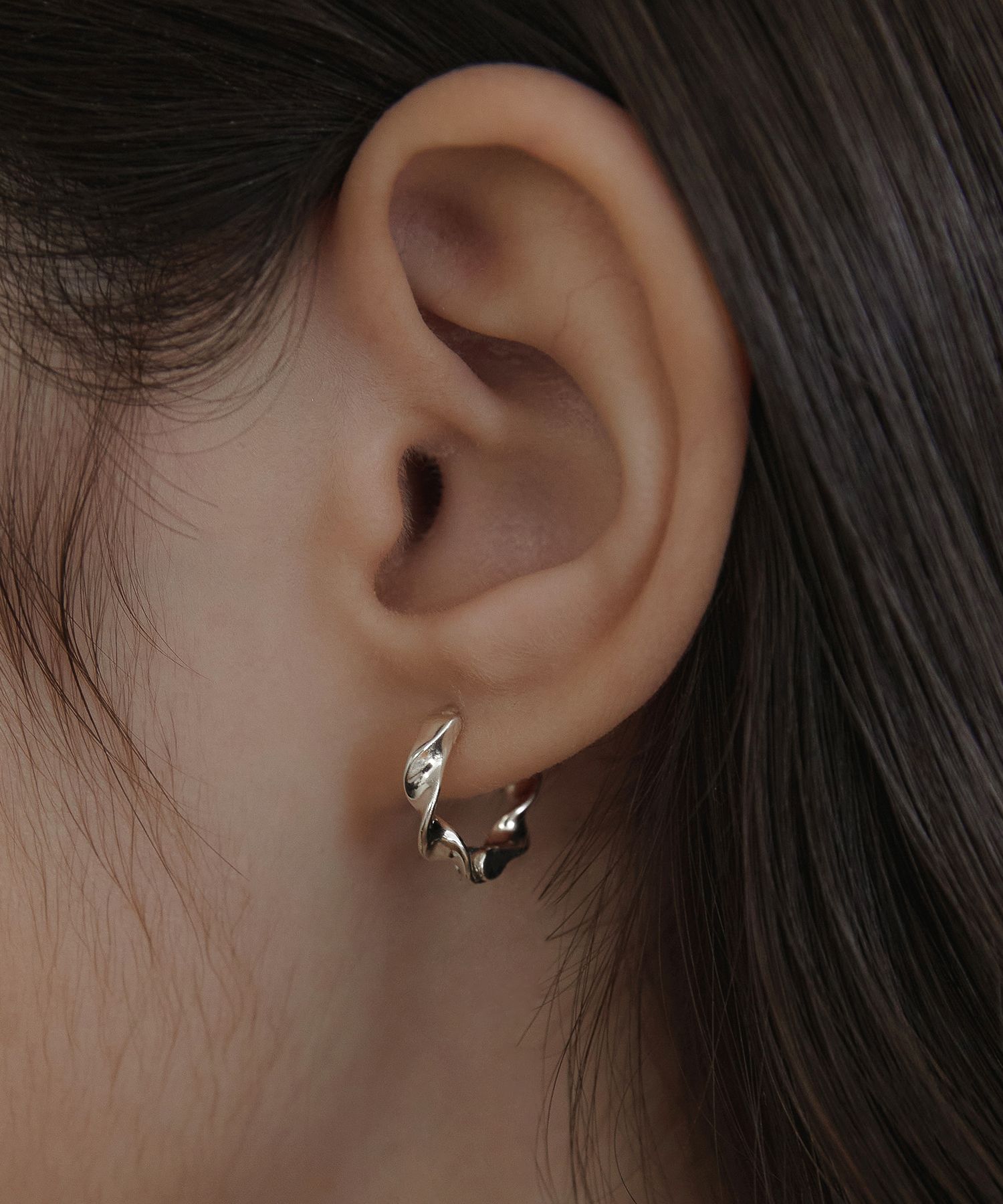 ☆TATIANA☆ Screw Spiral Hoop Earrings EC3130 MUSINSA | TATIANA Screw Spiral Hoop Earrings EC3130