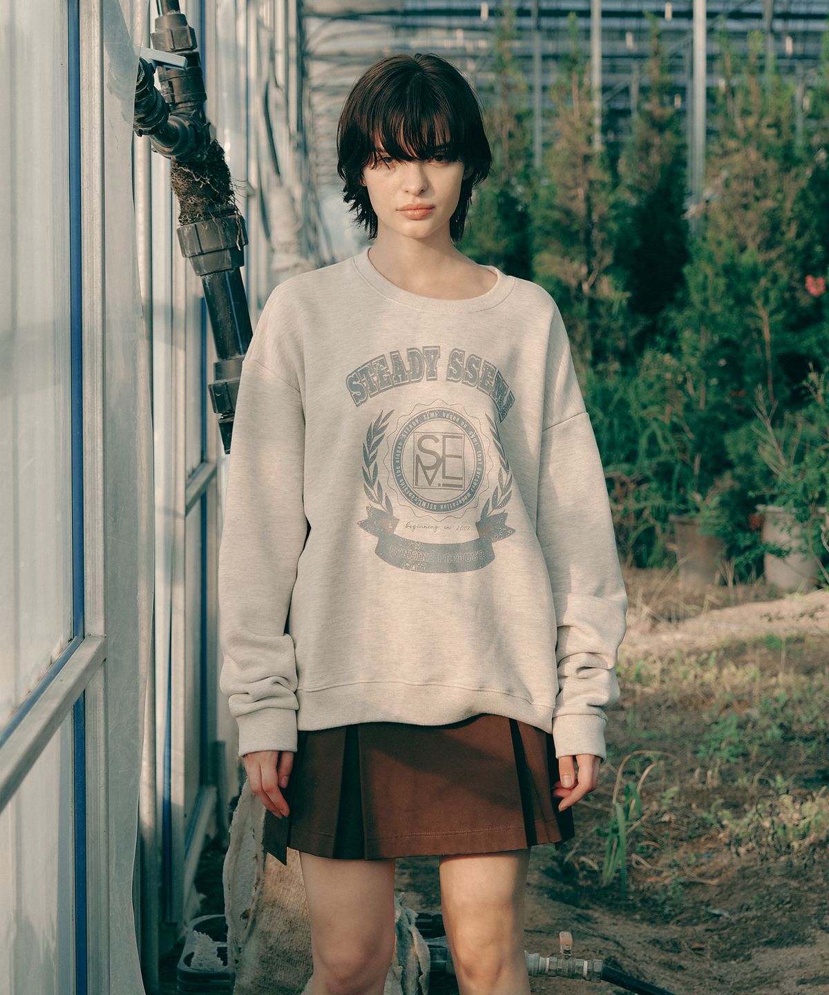 쎄미(SSEMI) SSEMI LETTERING SWEATSHIRT(OB)
